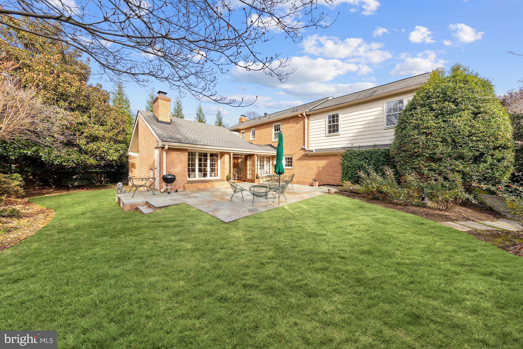 WHITEHALL MANOR - Residential