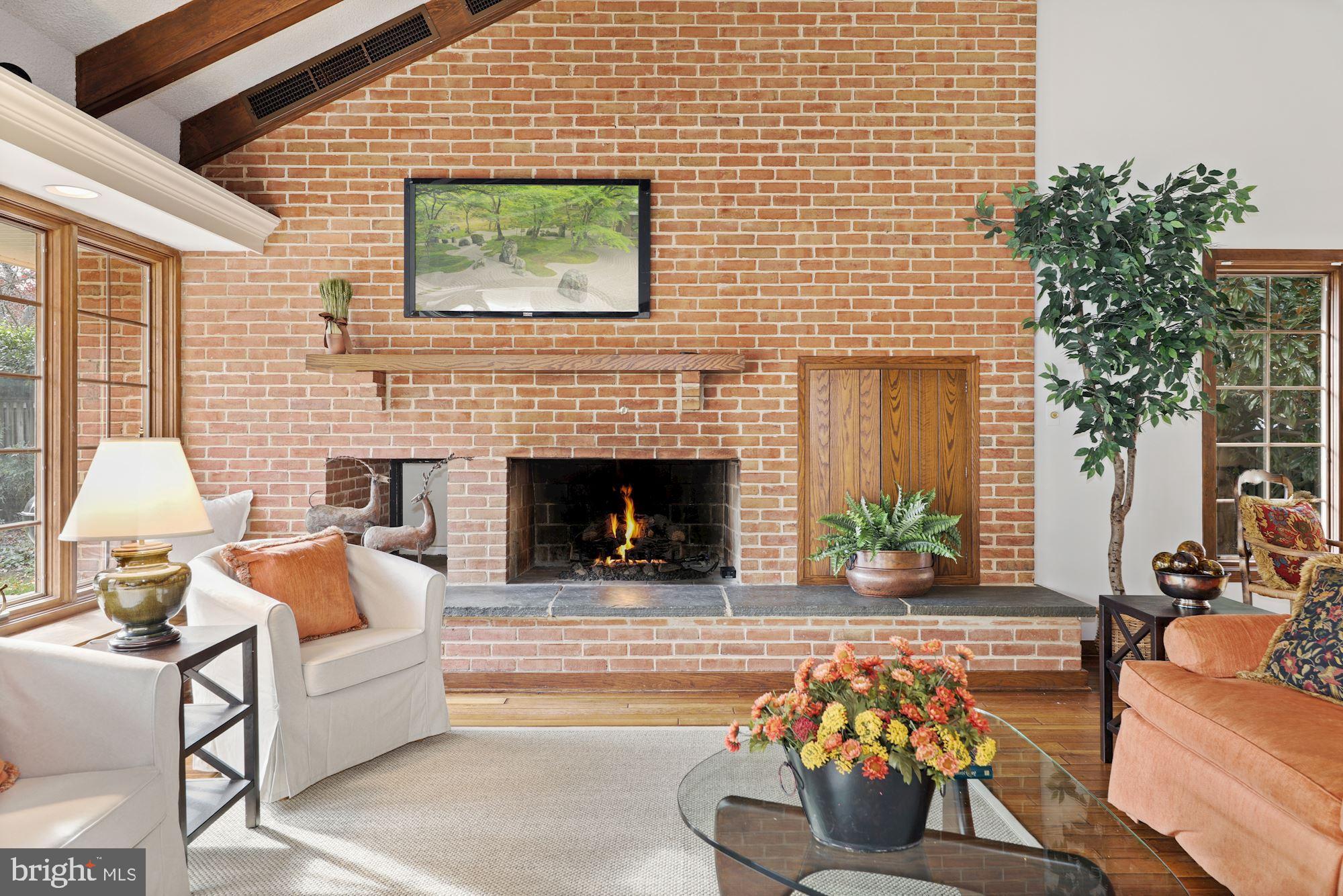 WHITEHALL MANOR - Residential