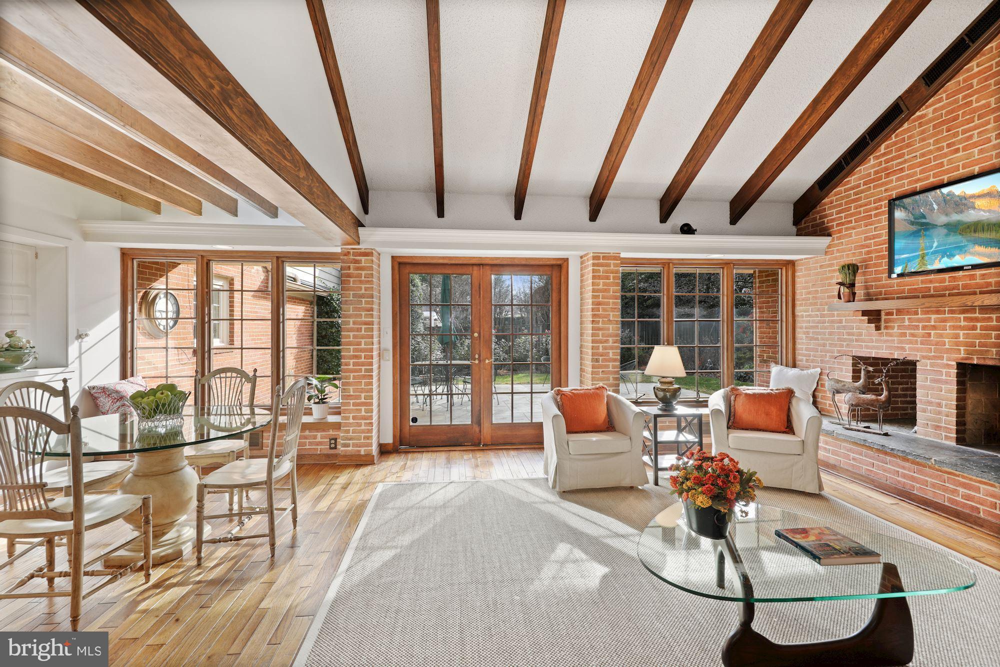 WHITEHALL MANOR - Residential