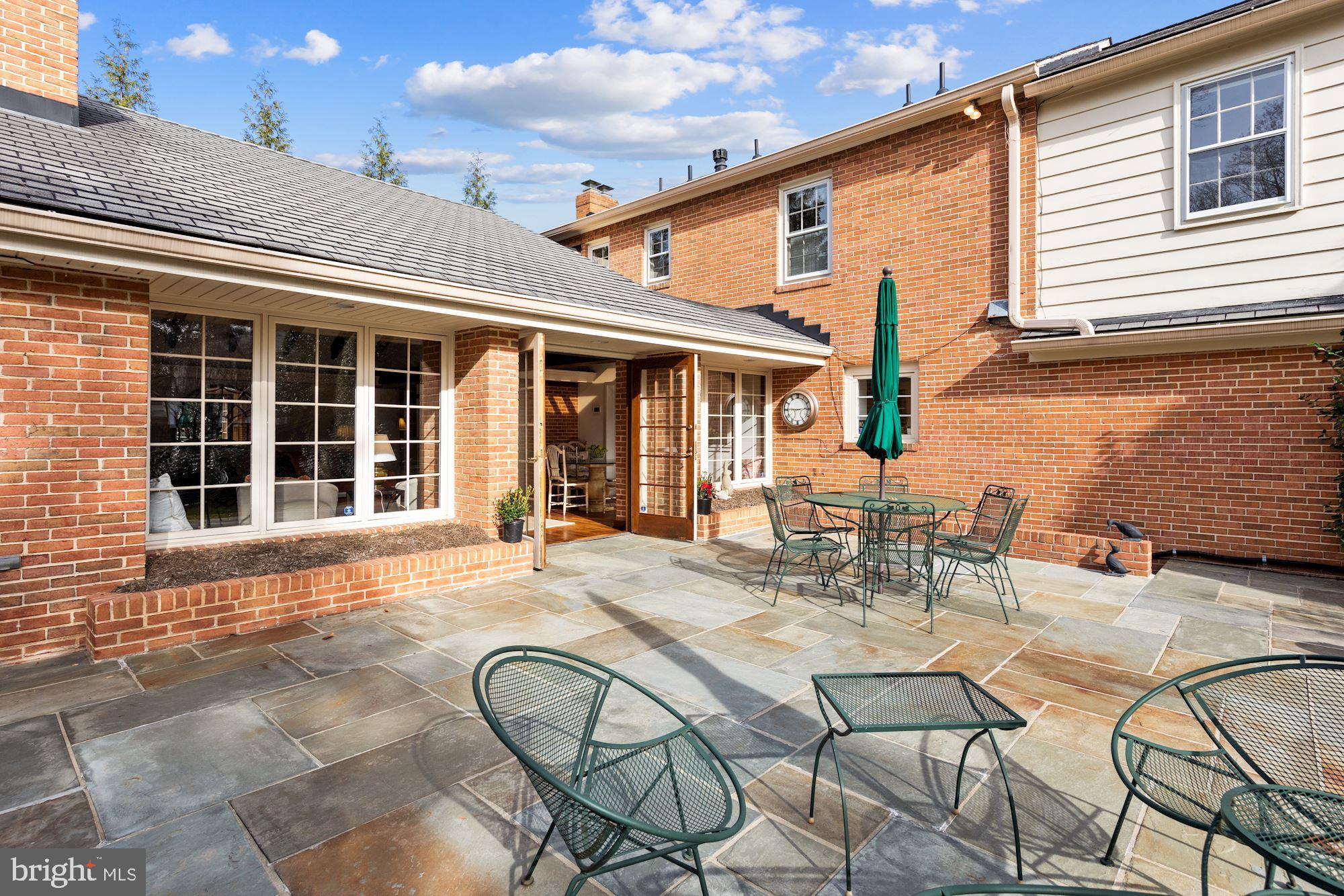 WHITEHALL MANOR - Residential