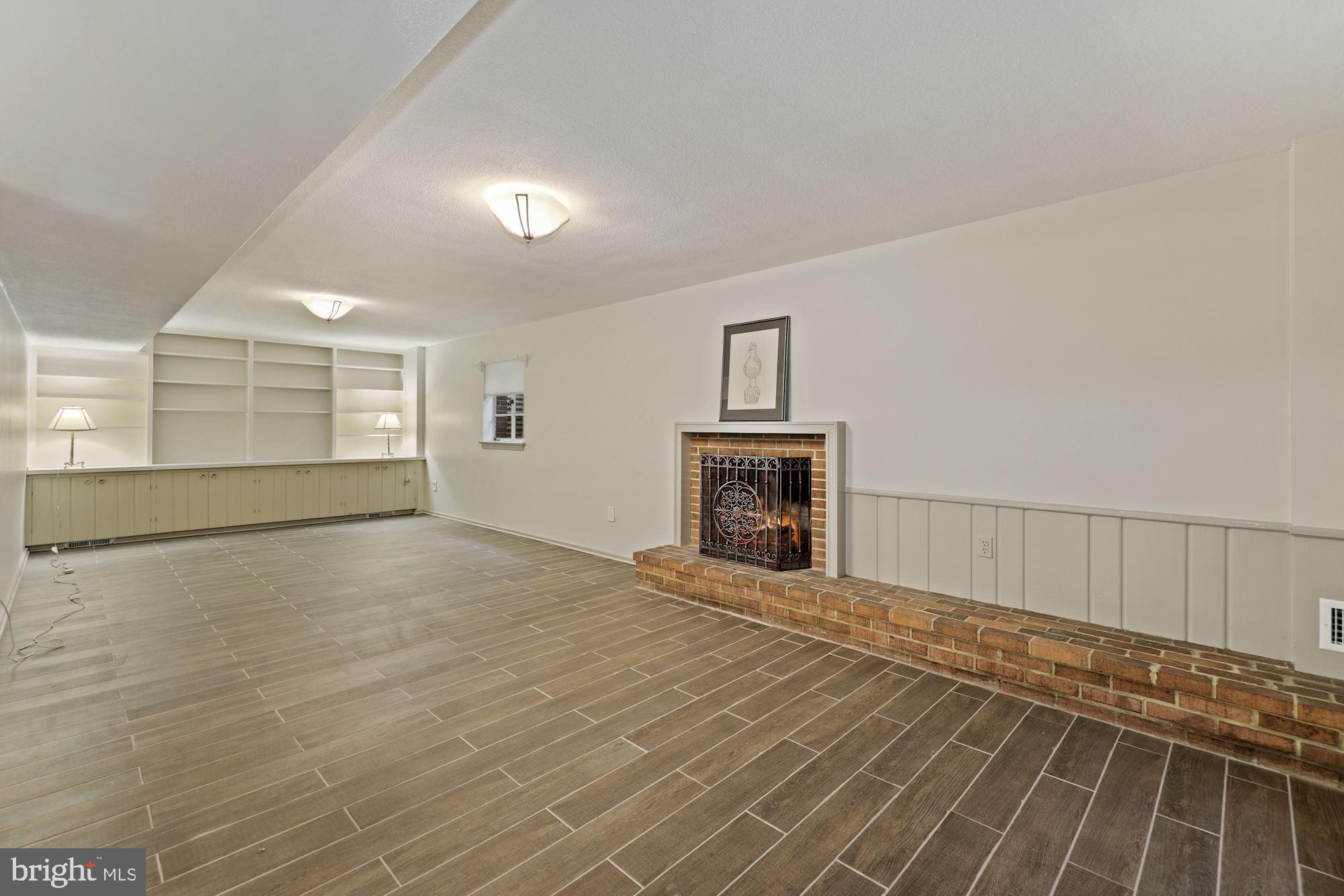 WHITEHALL MANOR - Residential