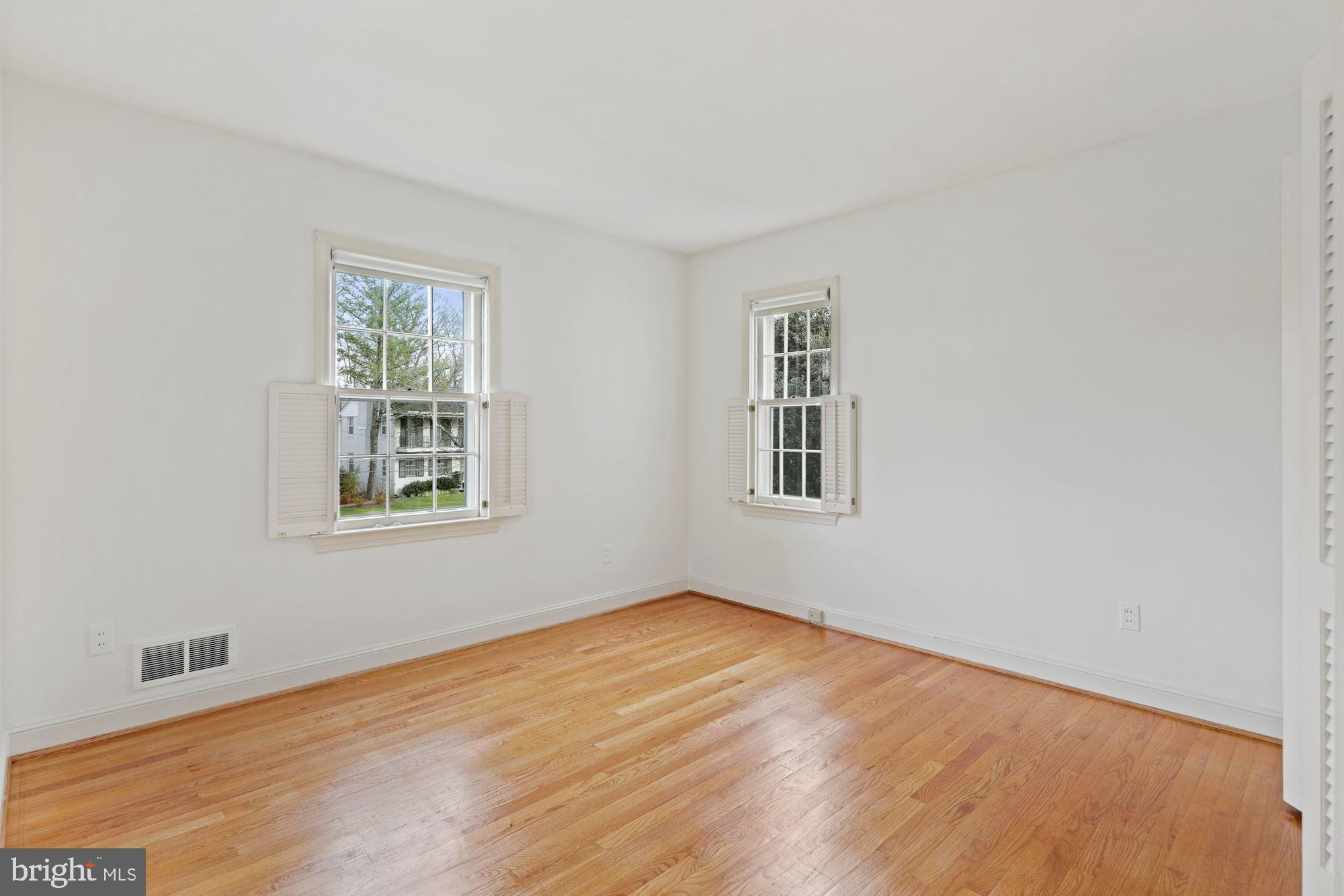 WHITEHALL MANOR - Residential