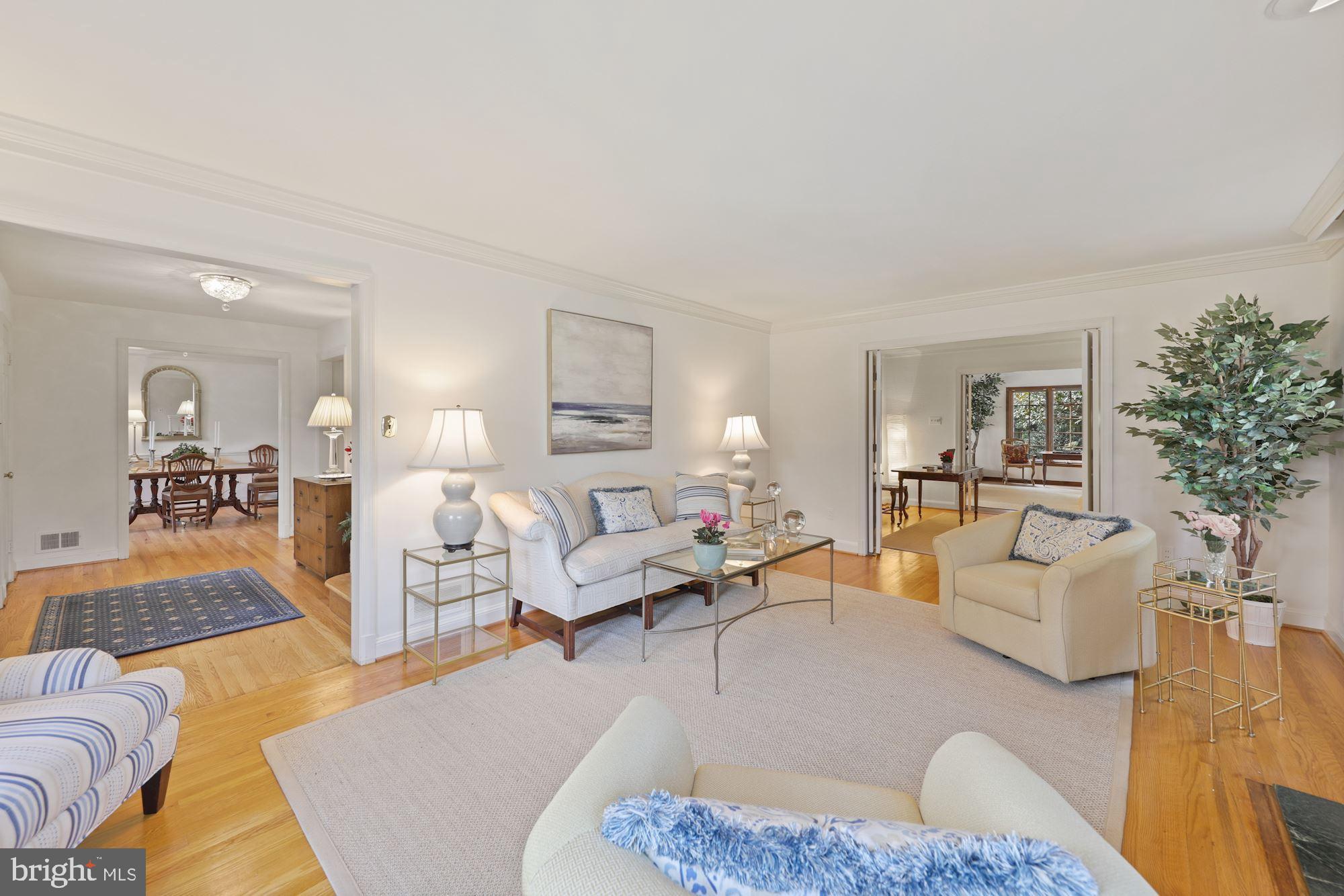 WHITEHALL MANOR - Residential