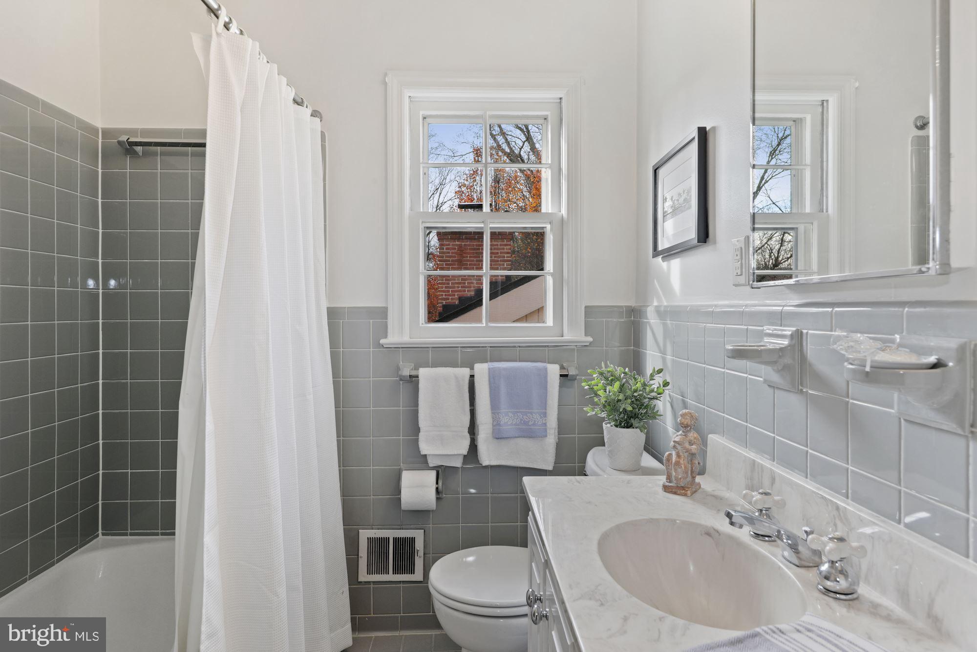 WHITEHALL MANOR - Residential