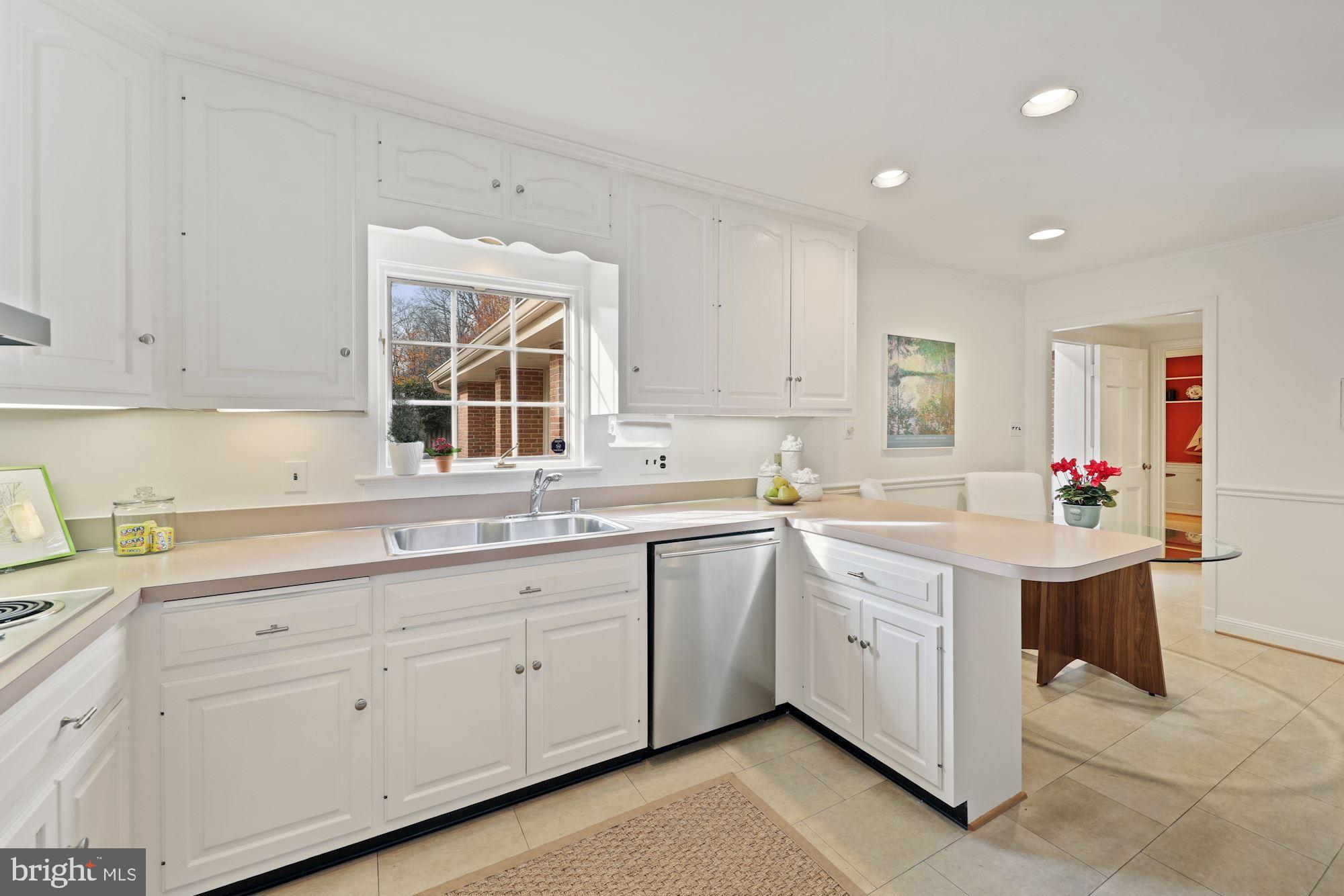 WHITEHALL MANOR - Residential