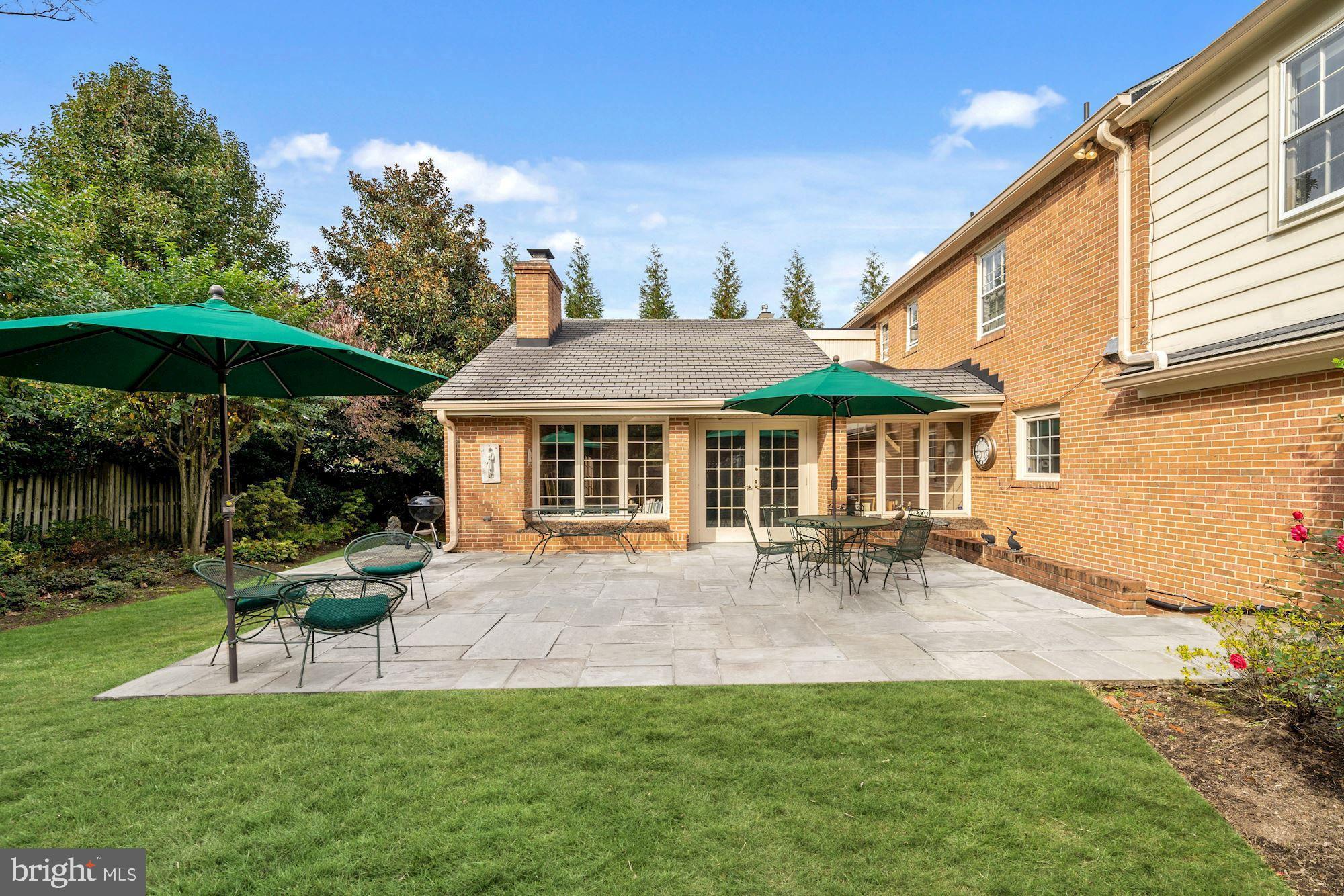 WHITEHALL MANOR - Residential