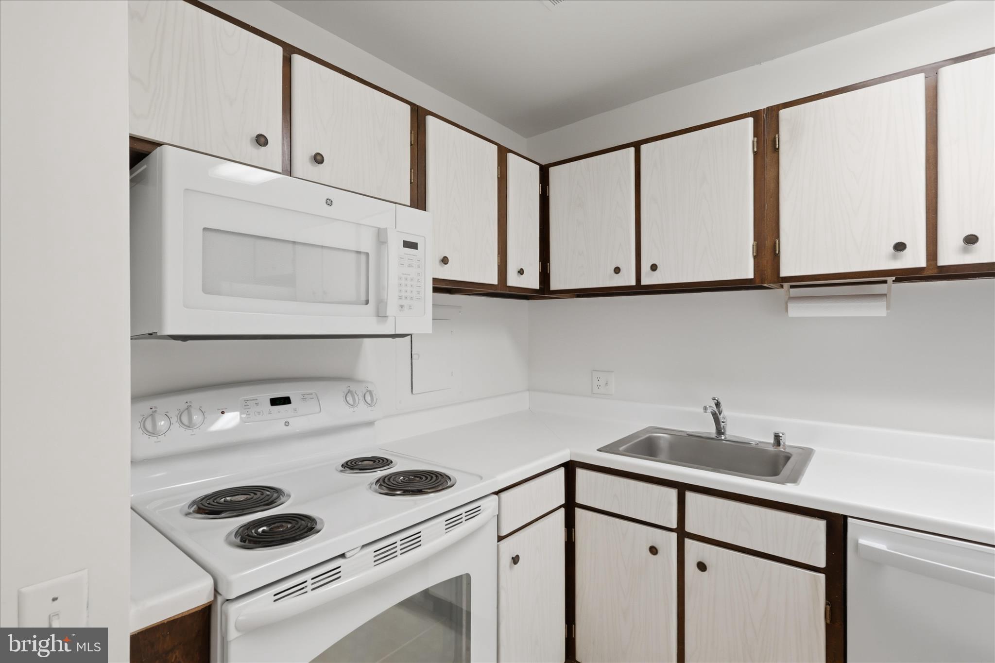 EDGEWOOD CONDOMMINIUMS - Residential