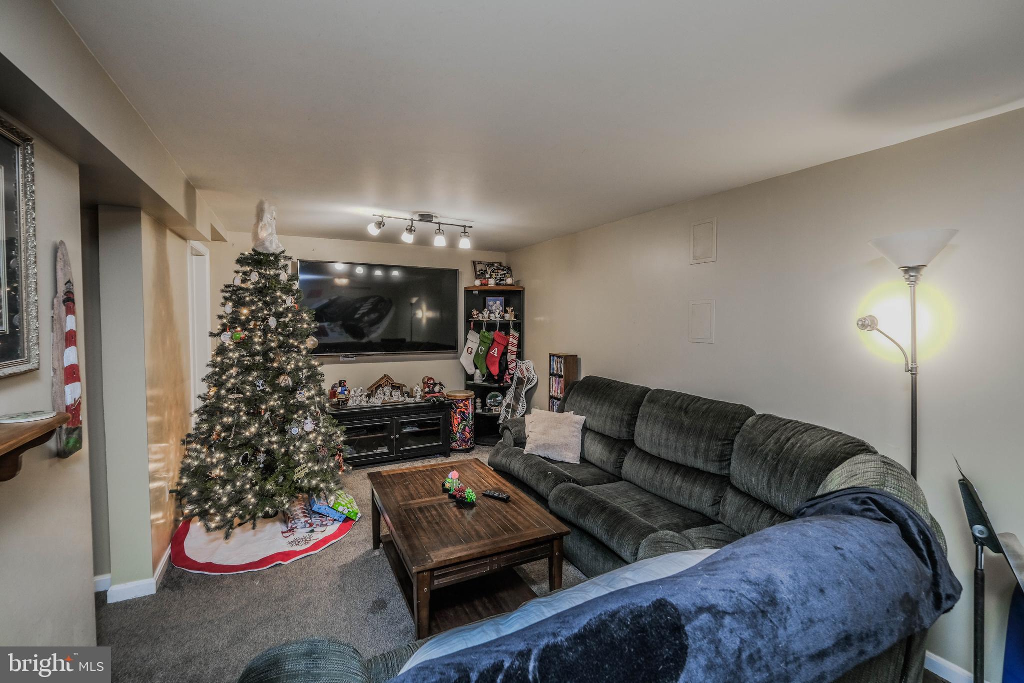 FAIRVIEW COURT - Residential