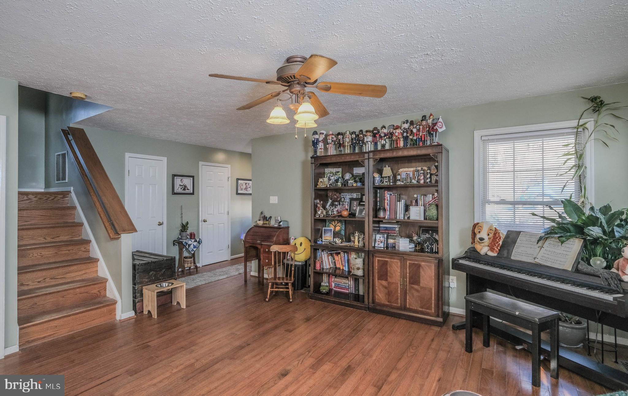 FAIRVIEW COURT - Residential