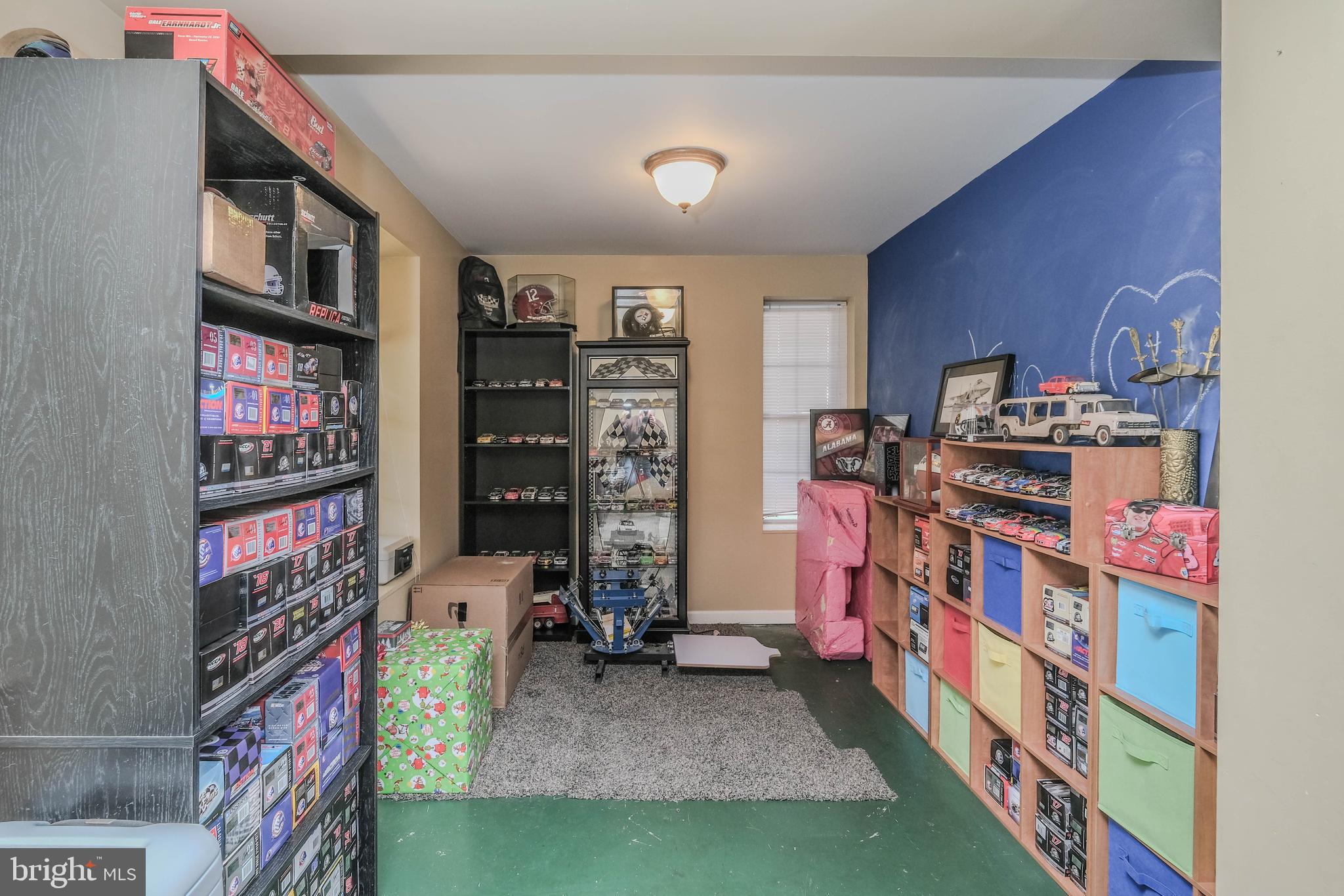 FAIRVIEW COURT - Residential