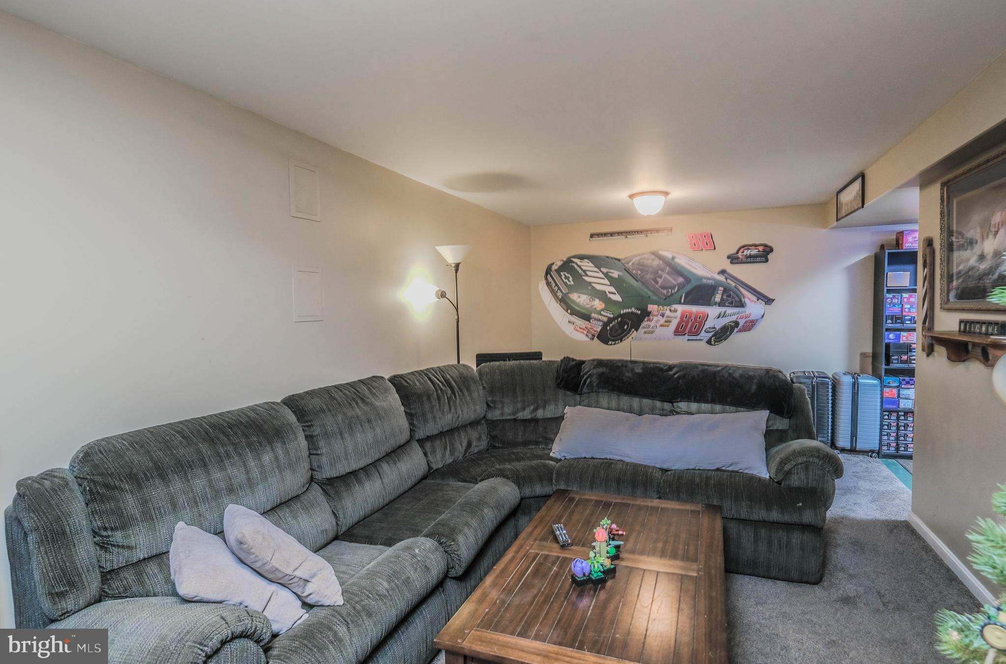 FAIRVIEW COURT - Residential