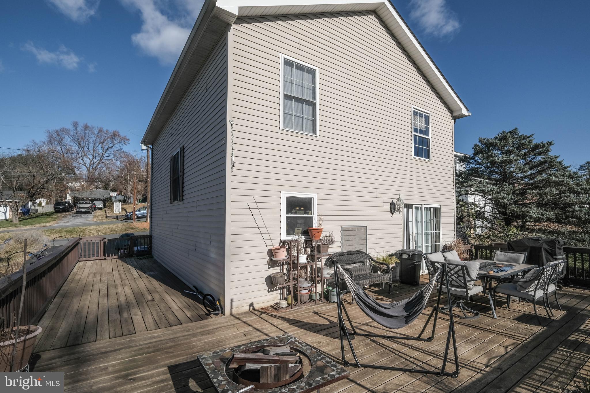 FAIRVIEW COURT - Residential