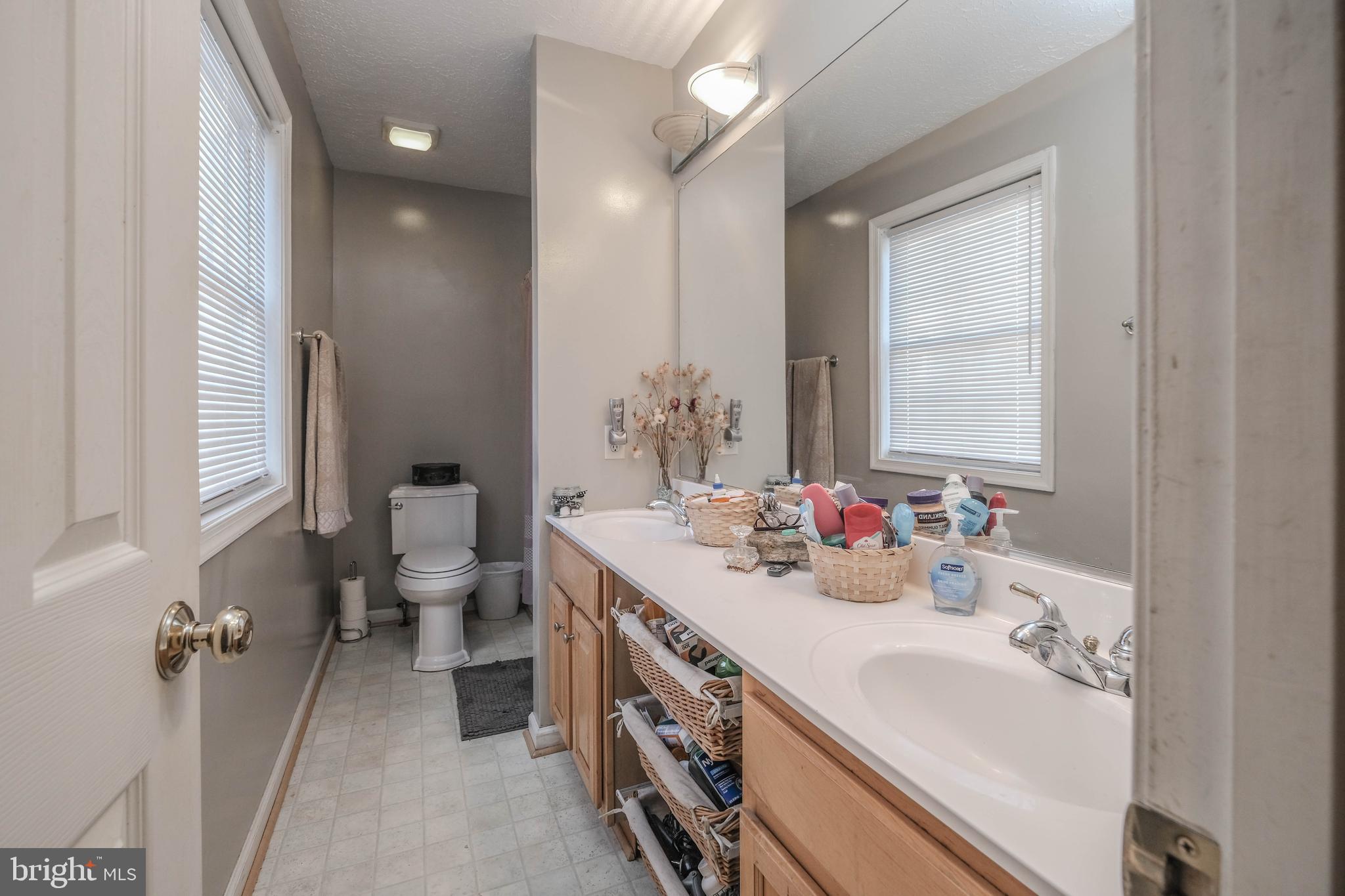 FAIRVIEW COURT - Residential