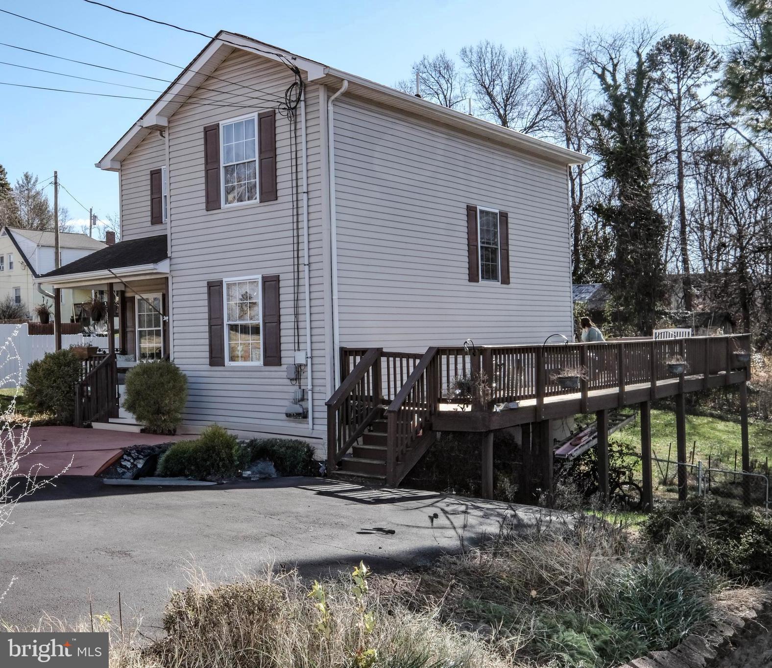 FAIRVIEW COURT - Residential