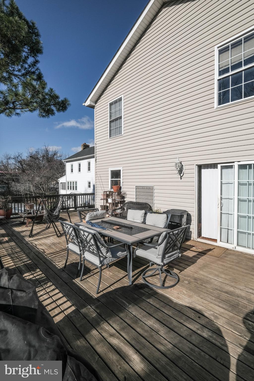 FAIRVIEW COURT - Residential