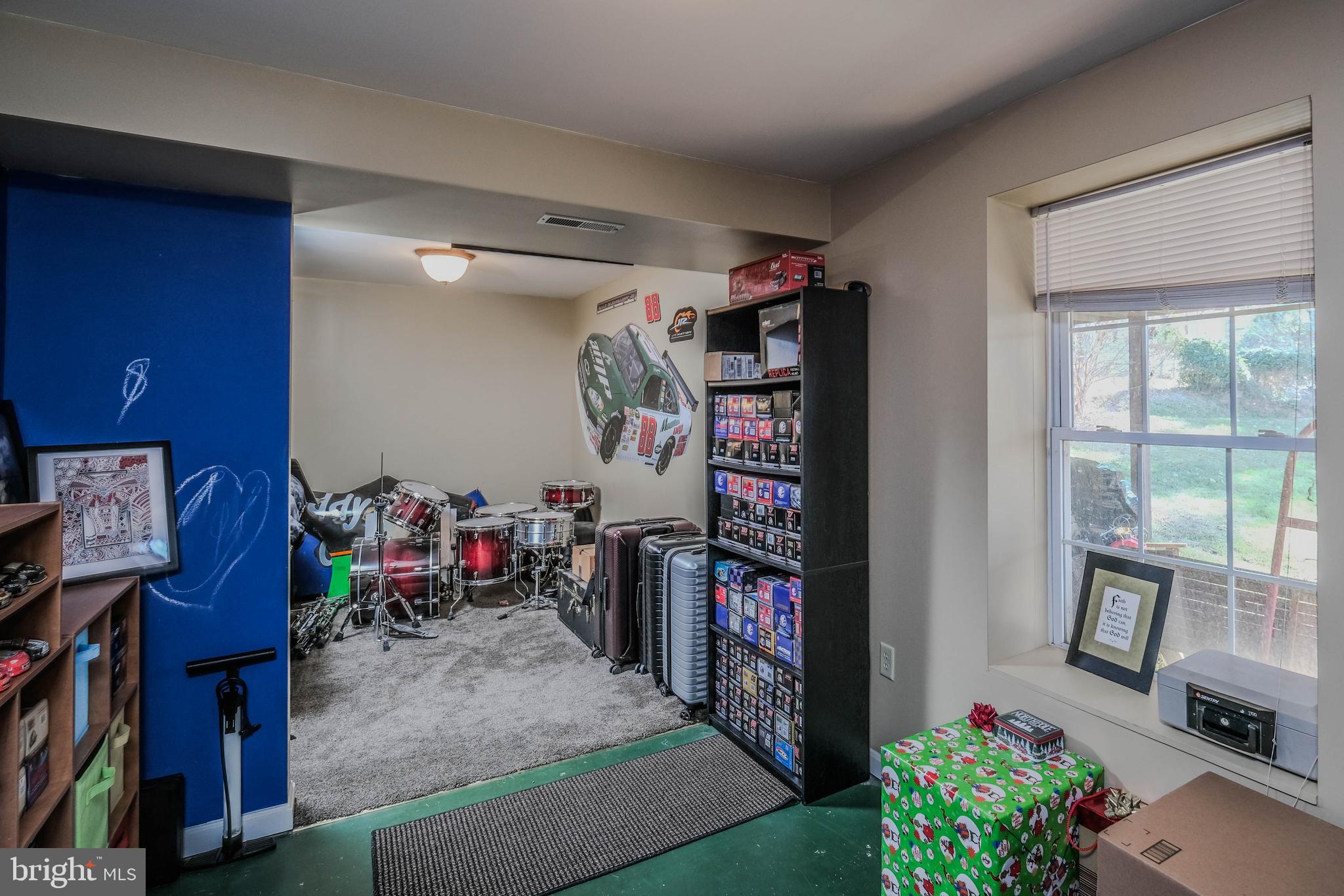 FAIRVIEW COURT - Residential