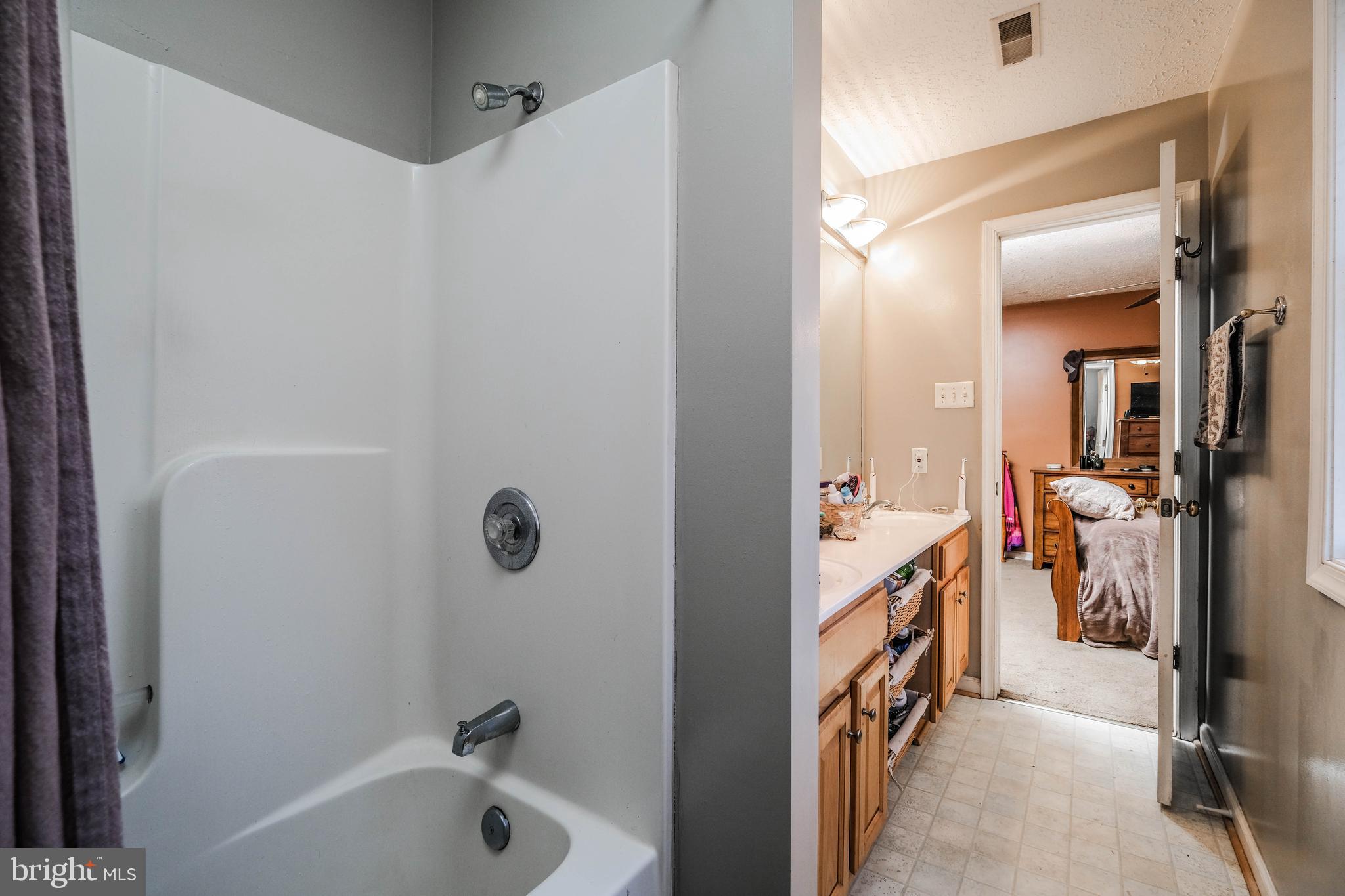 FAIRVIEW COURT - Residential