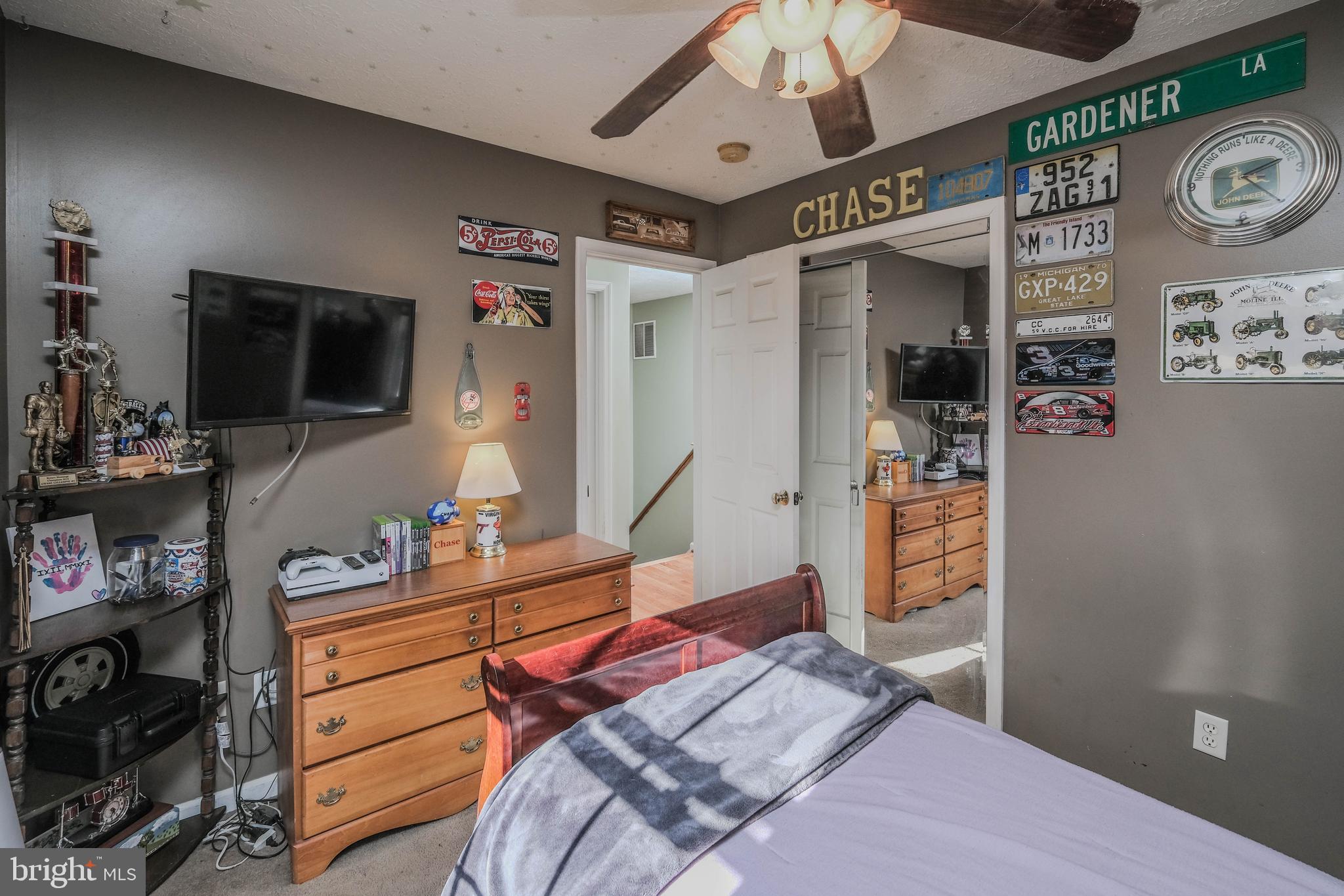 FAIRVIEW COURT - Residential