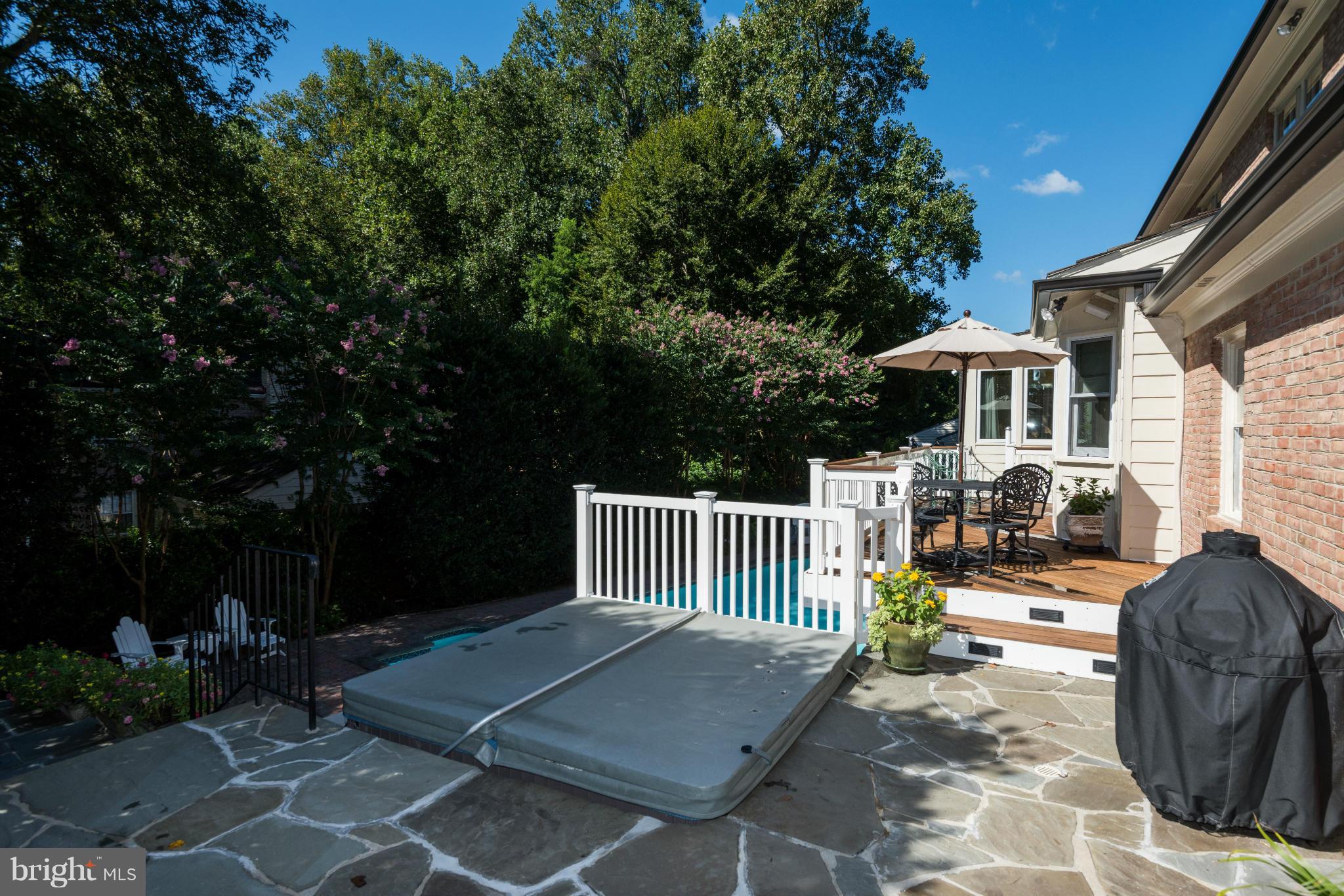 RIVER FALLS - Residential