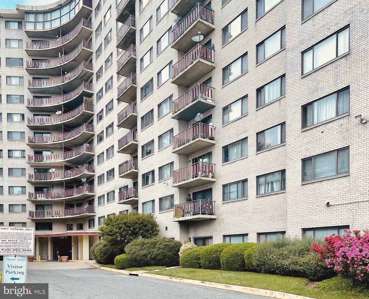 PINEWAY TOWERS - Residential