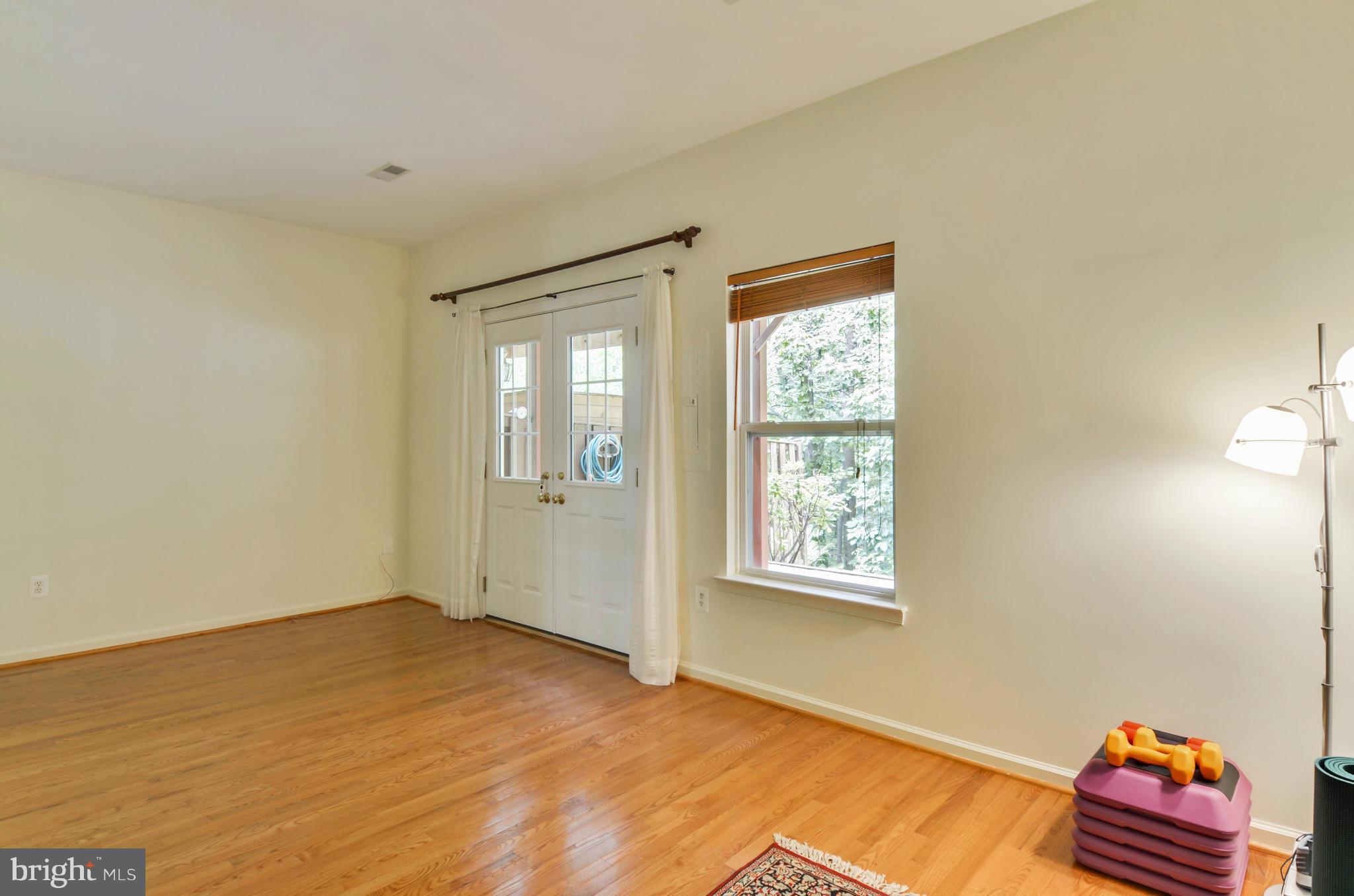 ISLAND CREEK - Residential