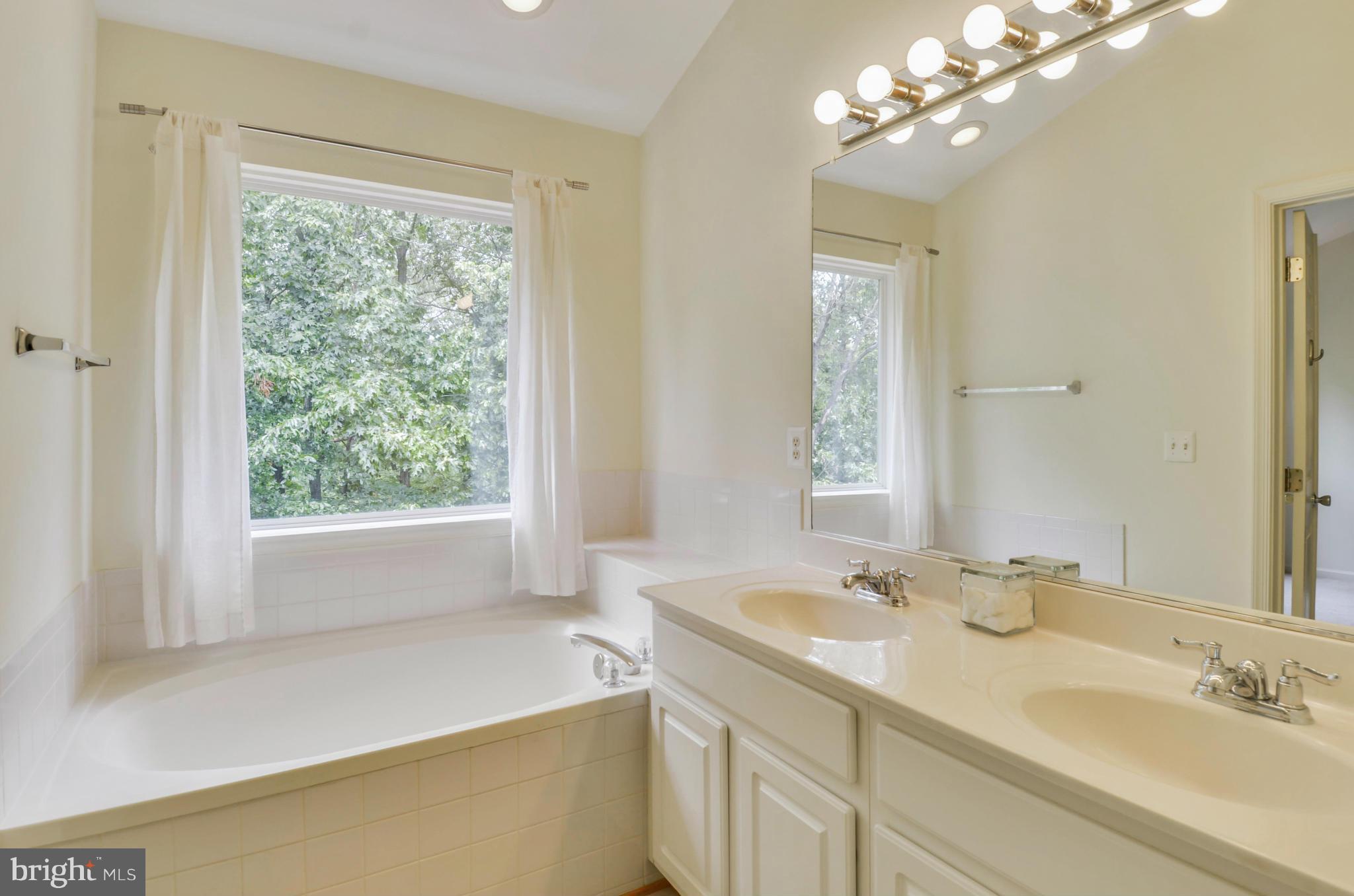 ISLAND CREEK - Residential