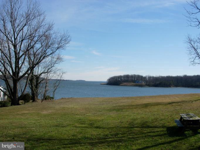 LARRIMORE'S POINT - Residential