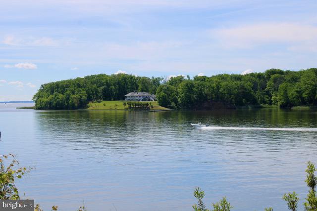 LARRIMORE'S POINT - Residential