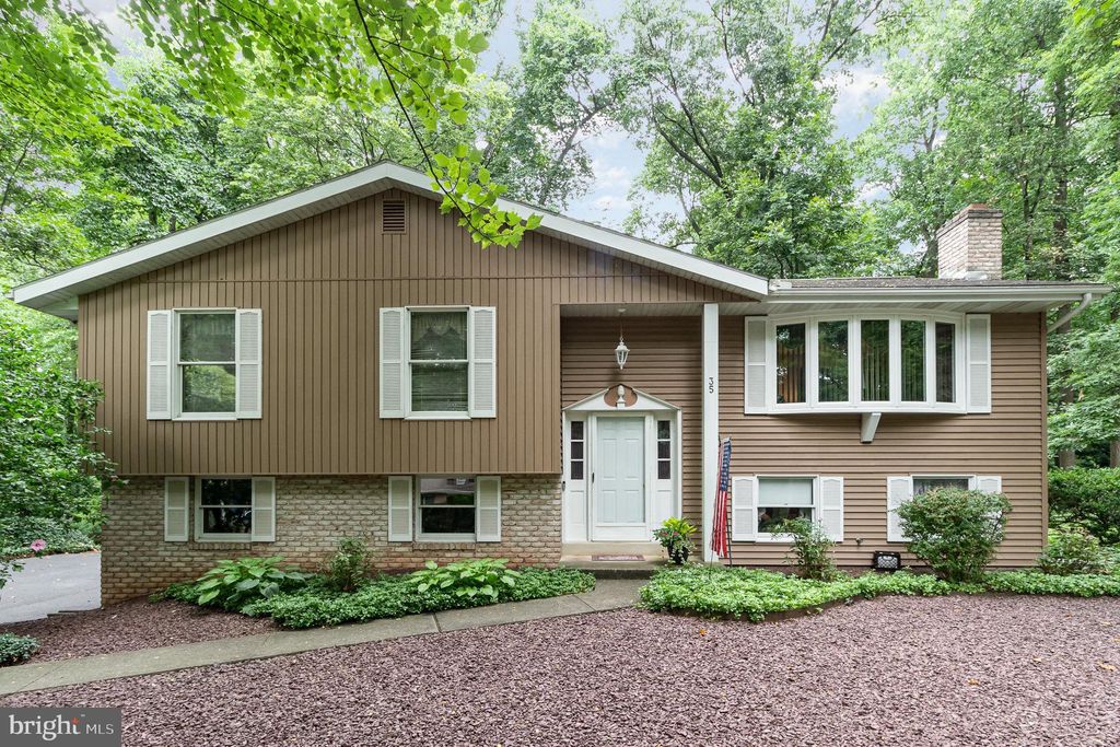 Photo of 35 Poplar Lane, Elizabethtown, PA 17022 (MLS # PALA2054430)
