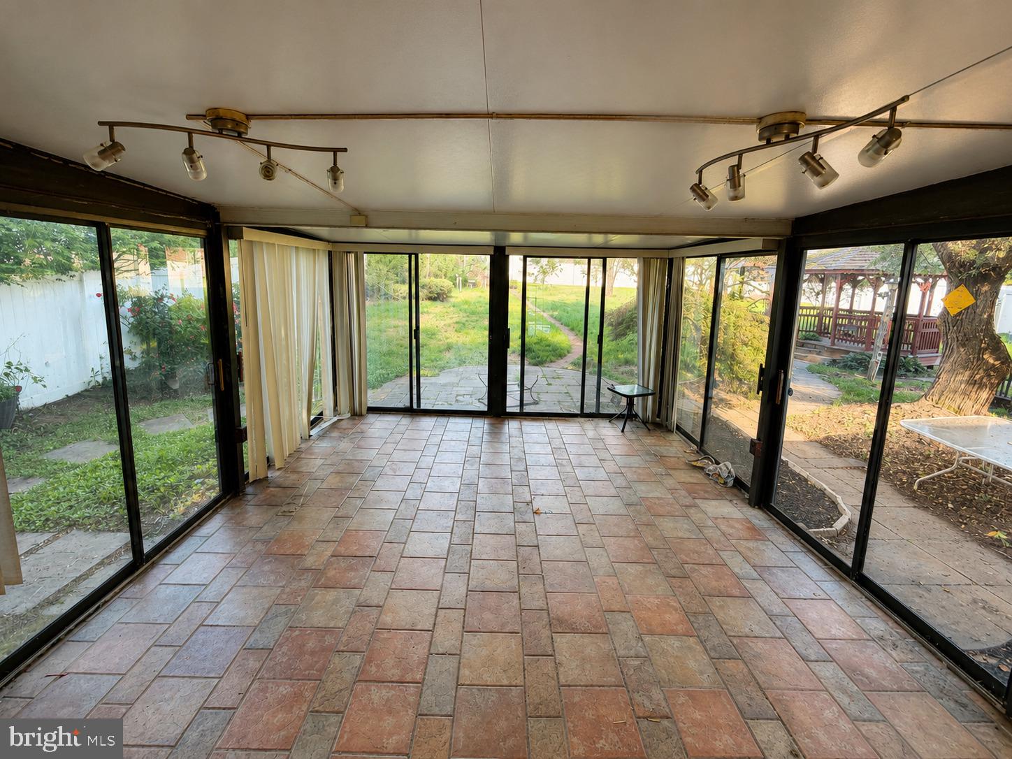 4003 WHISPERING LANE