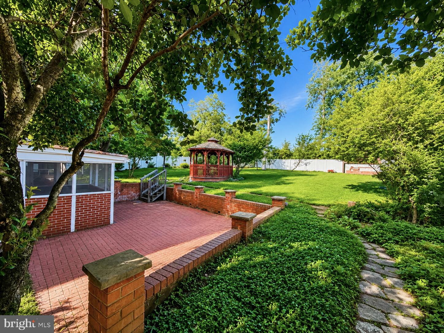 4003 WHISPERING LANE