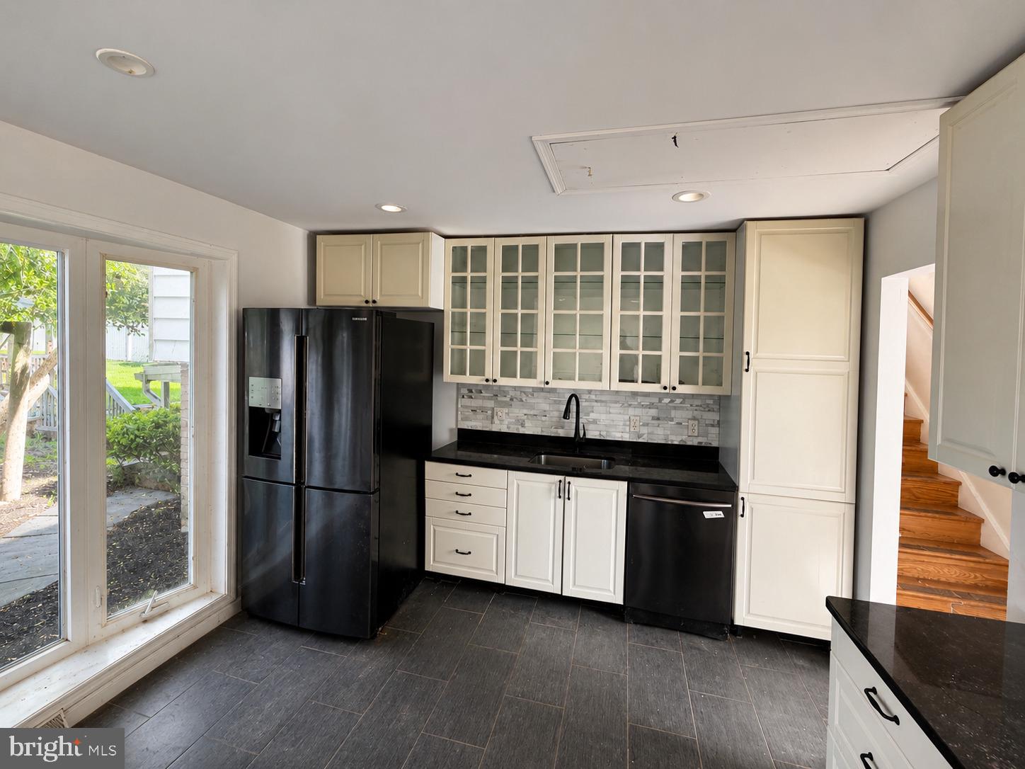 4003 WHISPERING LANE
