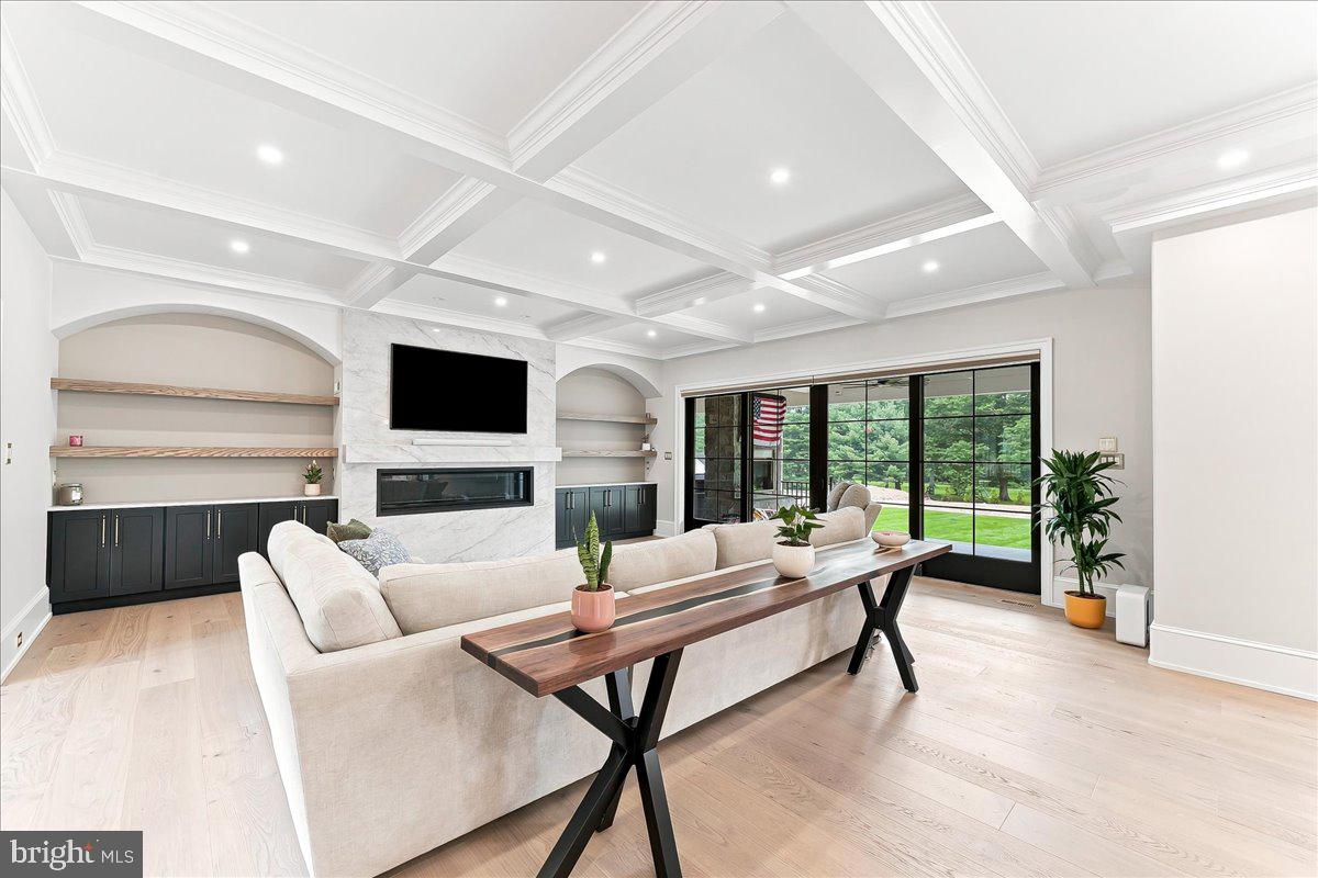 717 FEATHERBED LANE