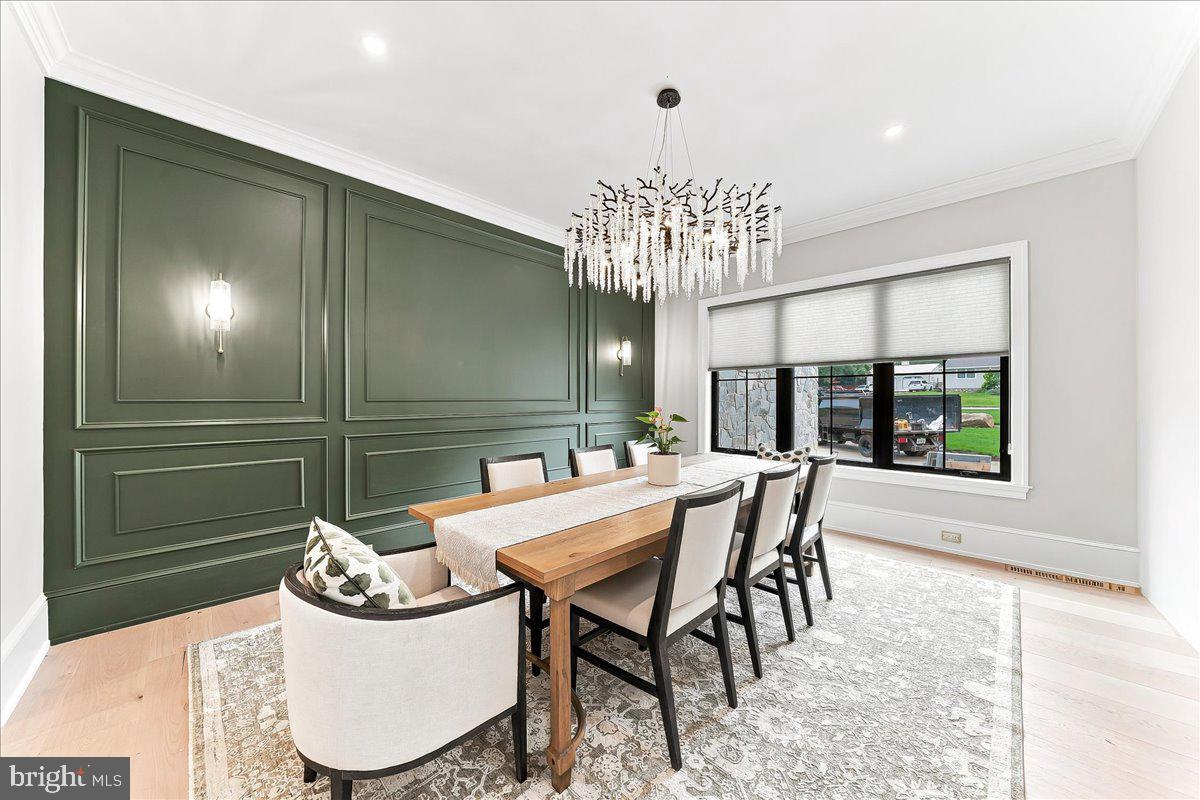 717 FEATHERBED LANE