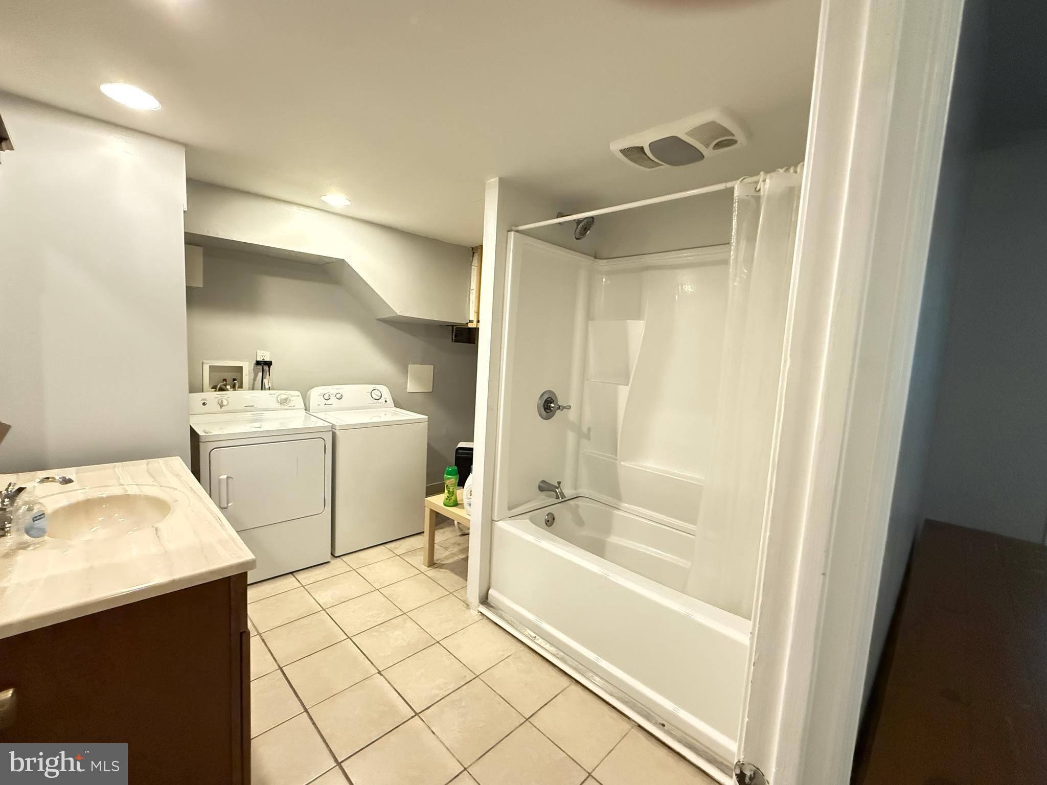 COLLEGE PARK - Residential