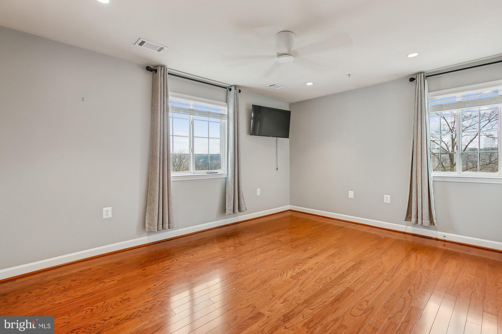 WEST VILLAGE OF SHIRLINGTON - Residential Lease