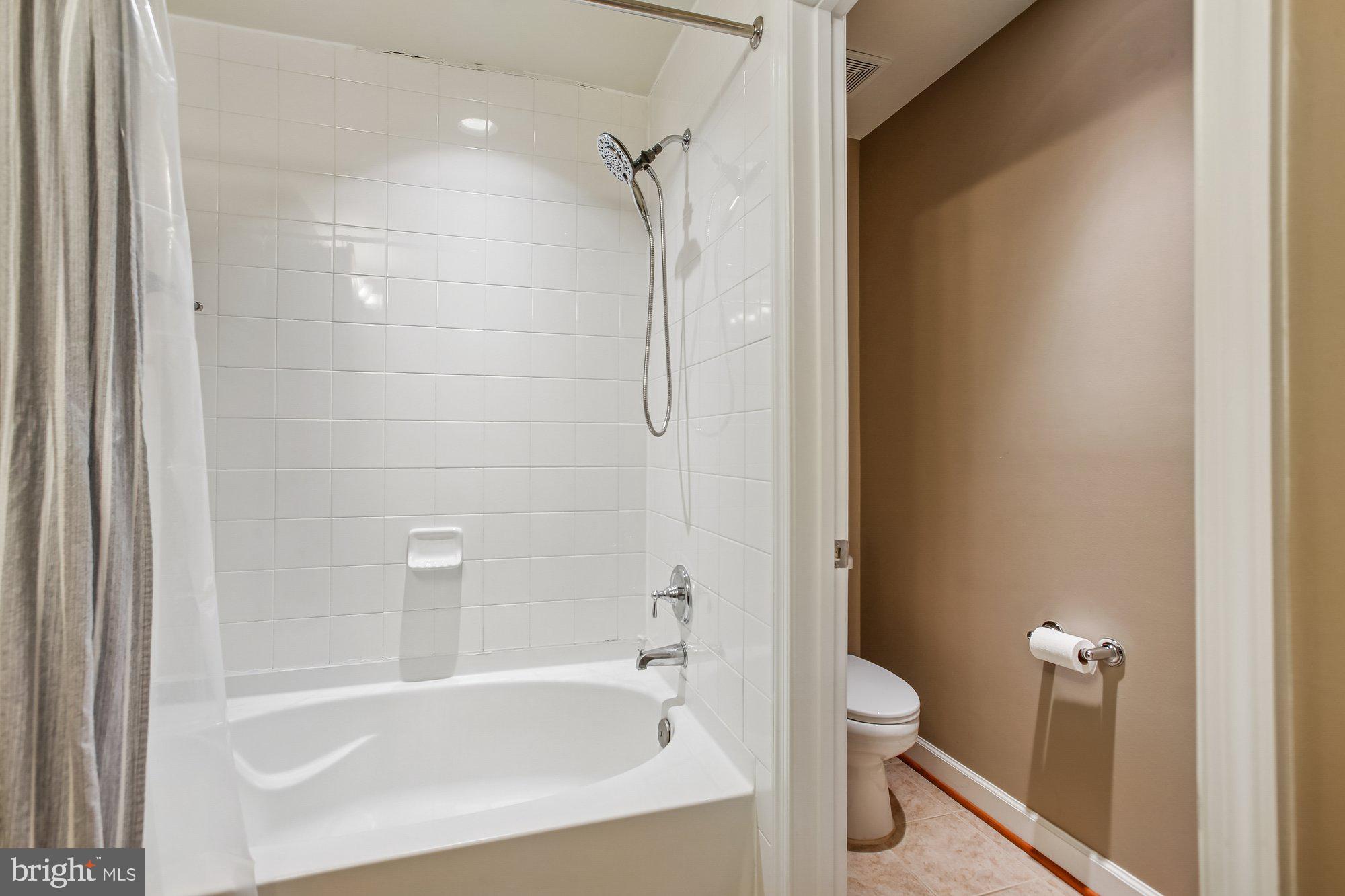 WEST VILLAGE OF SHIRLINGTON - Residential Lease