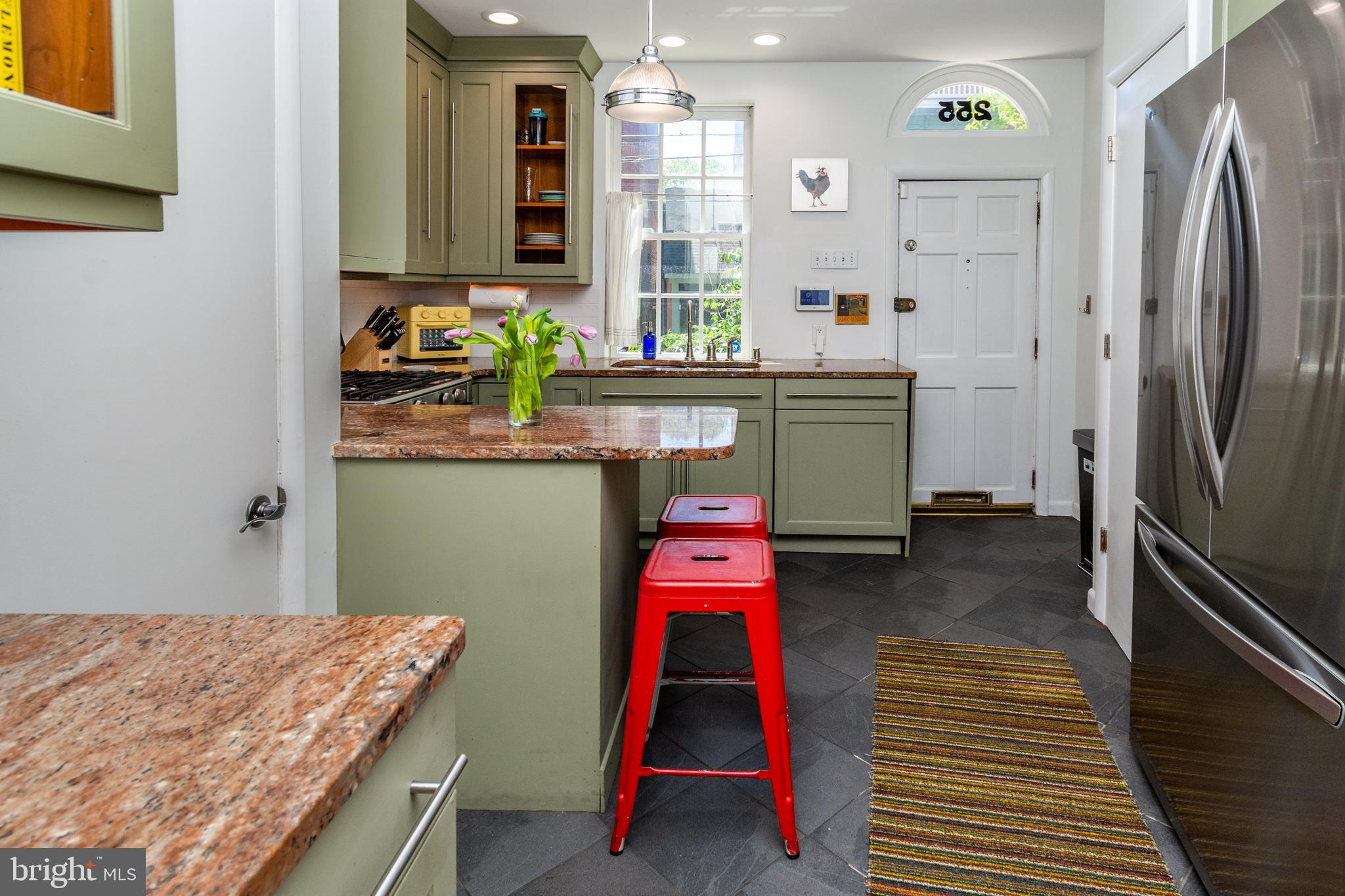 QUEEN VILLAGE - Residential