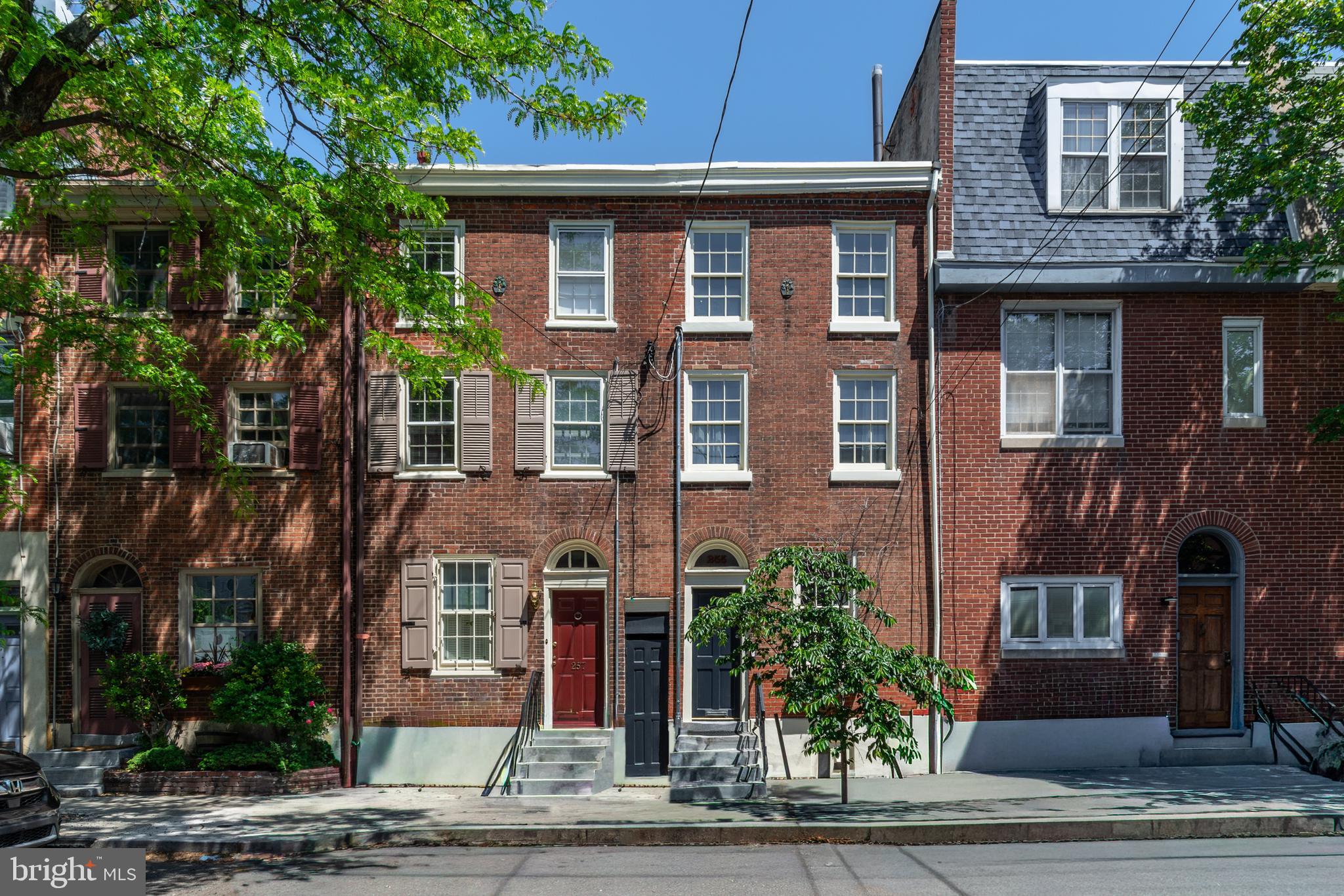 QUEEN VILLAGE - Residential
