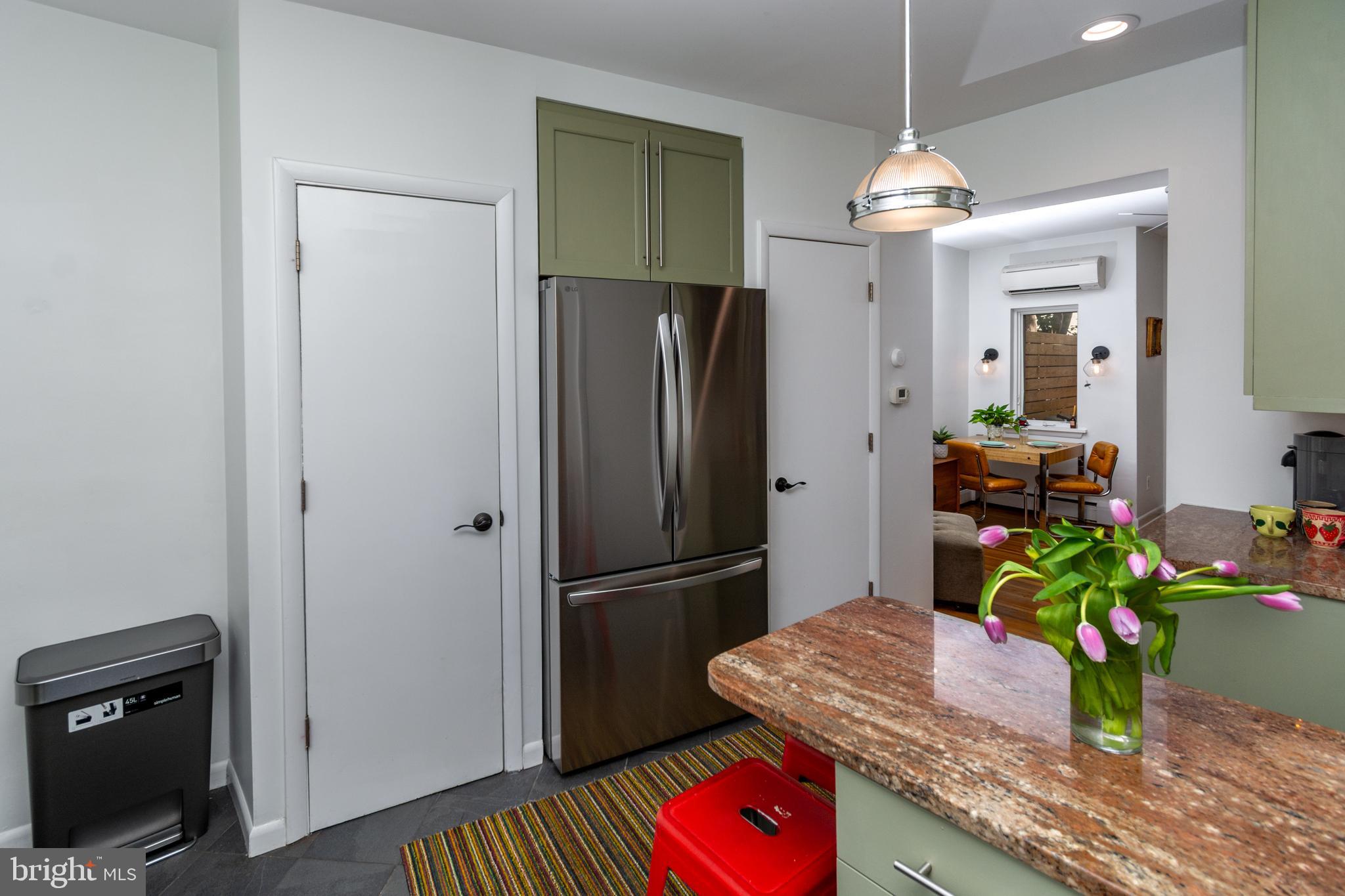 QUEEN VILLAGE - Residential