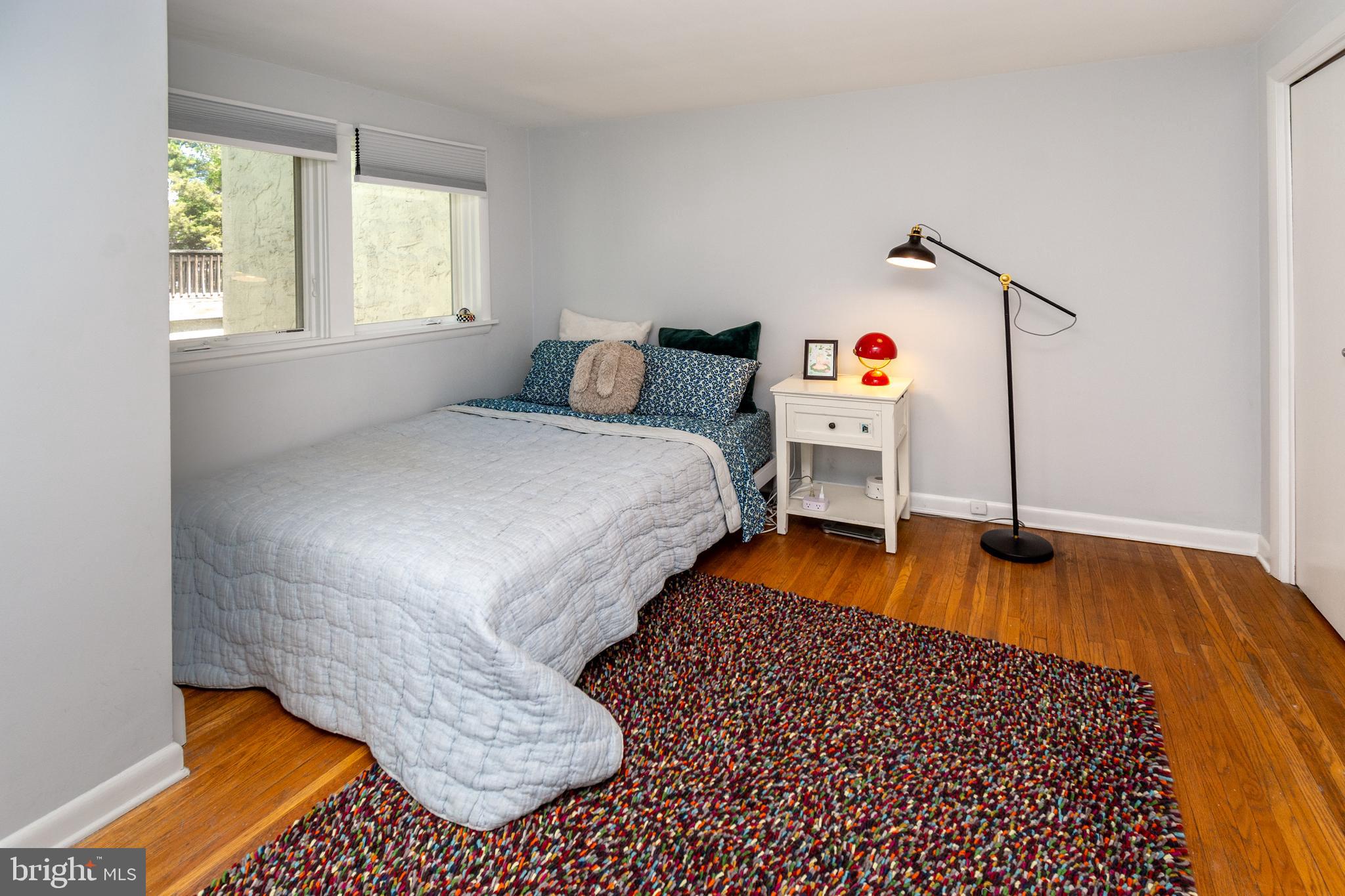 QUEEN VILLAGE - Residential