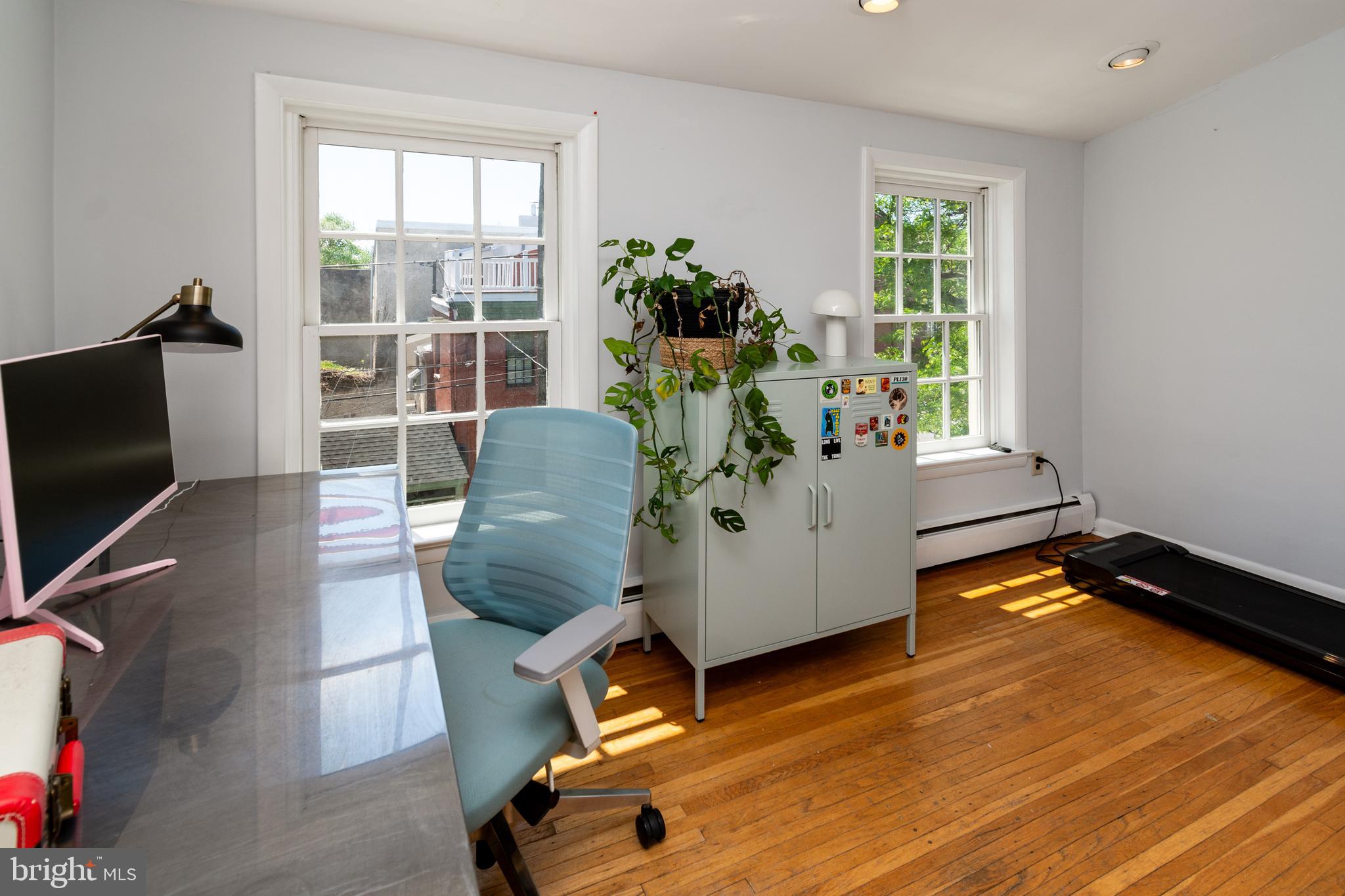QUEEN VILLAGE - Residential
