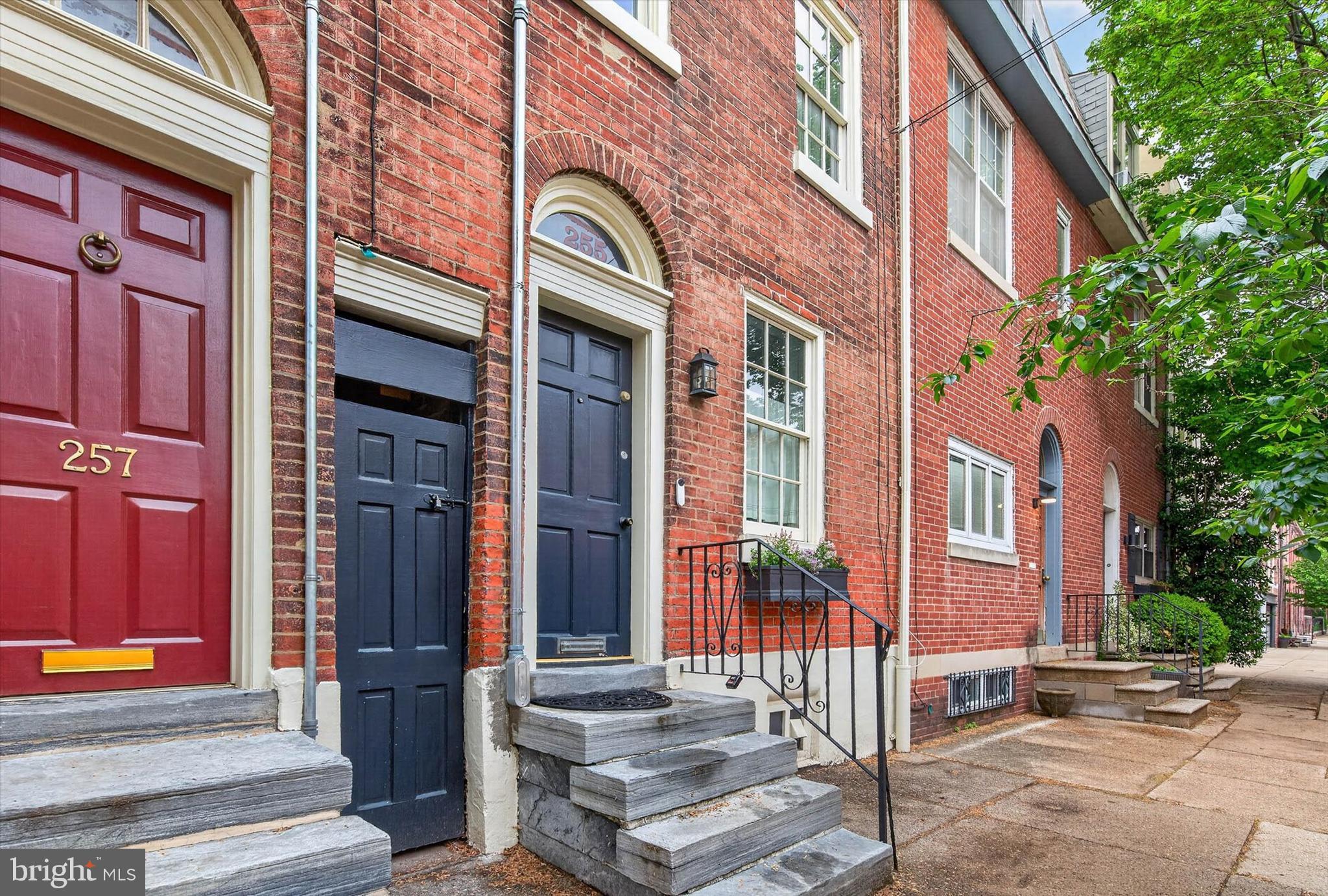 QUEEN VILLAGE - Residential