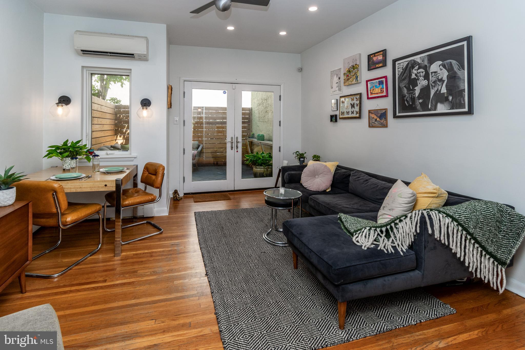 QUEEN VILLAGE - Residential