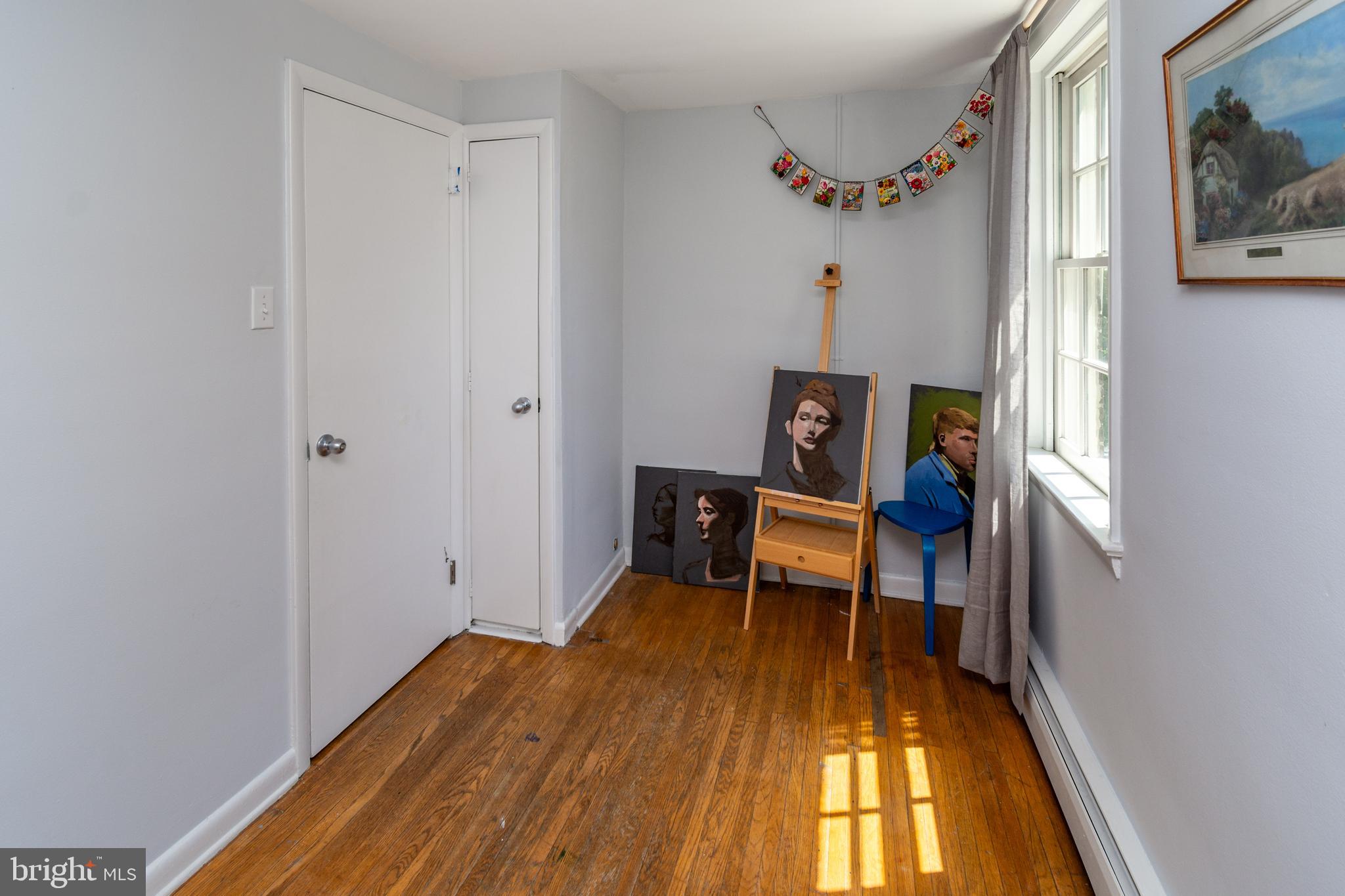 QUEEN VILLAGE - Residential