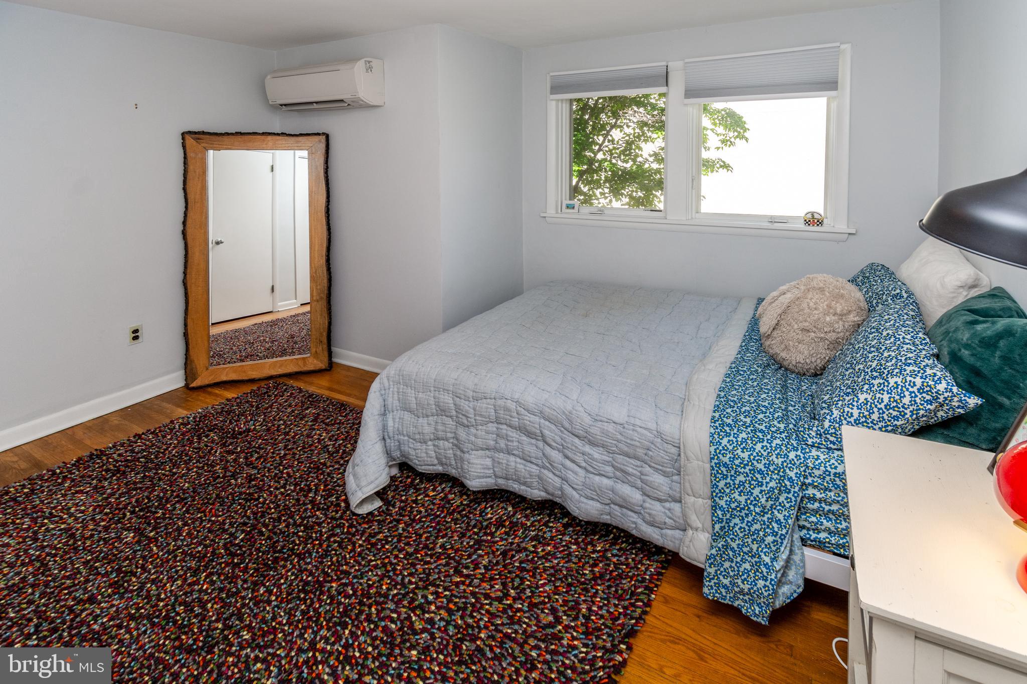 QUEEN VILLAGE - Residential