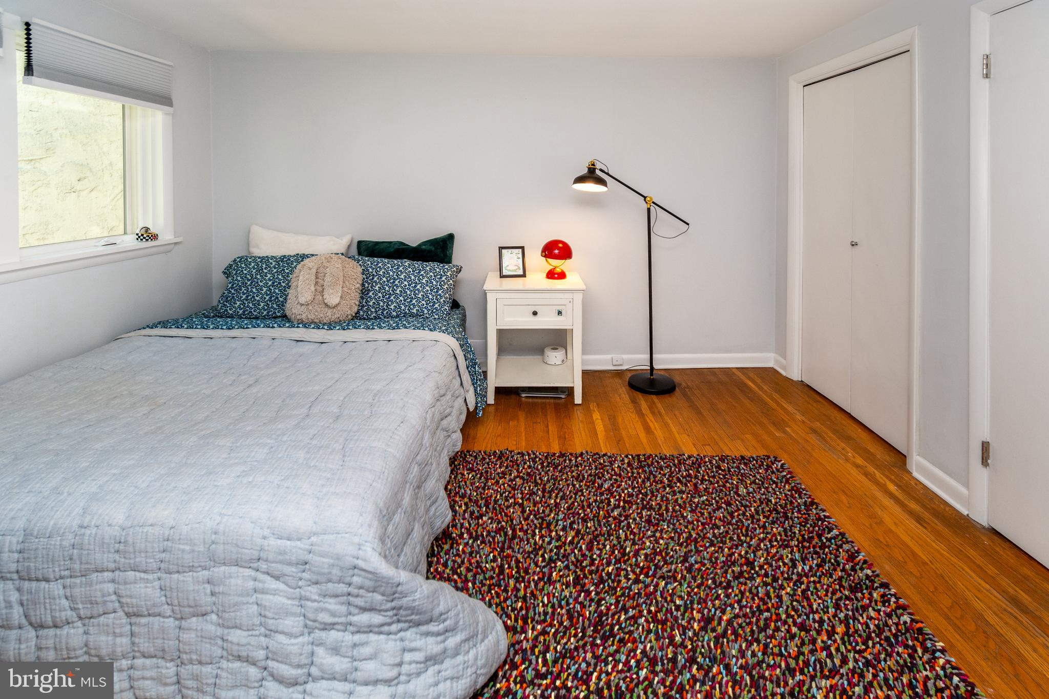 QUEEN VILLAGE - Residential