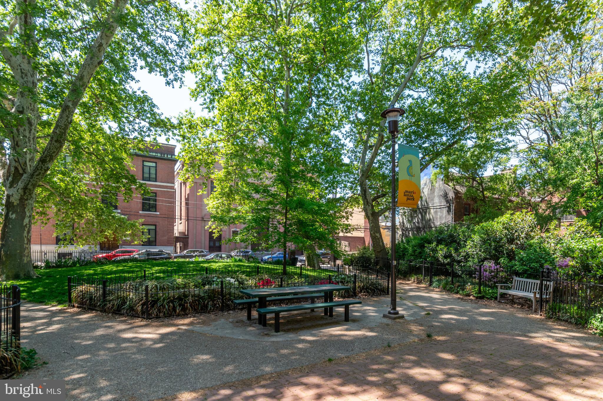 QUEEN VILLAGE - Residential