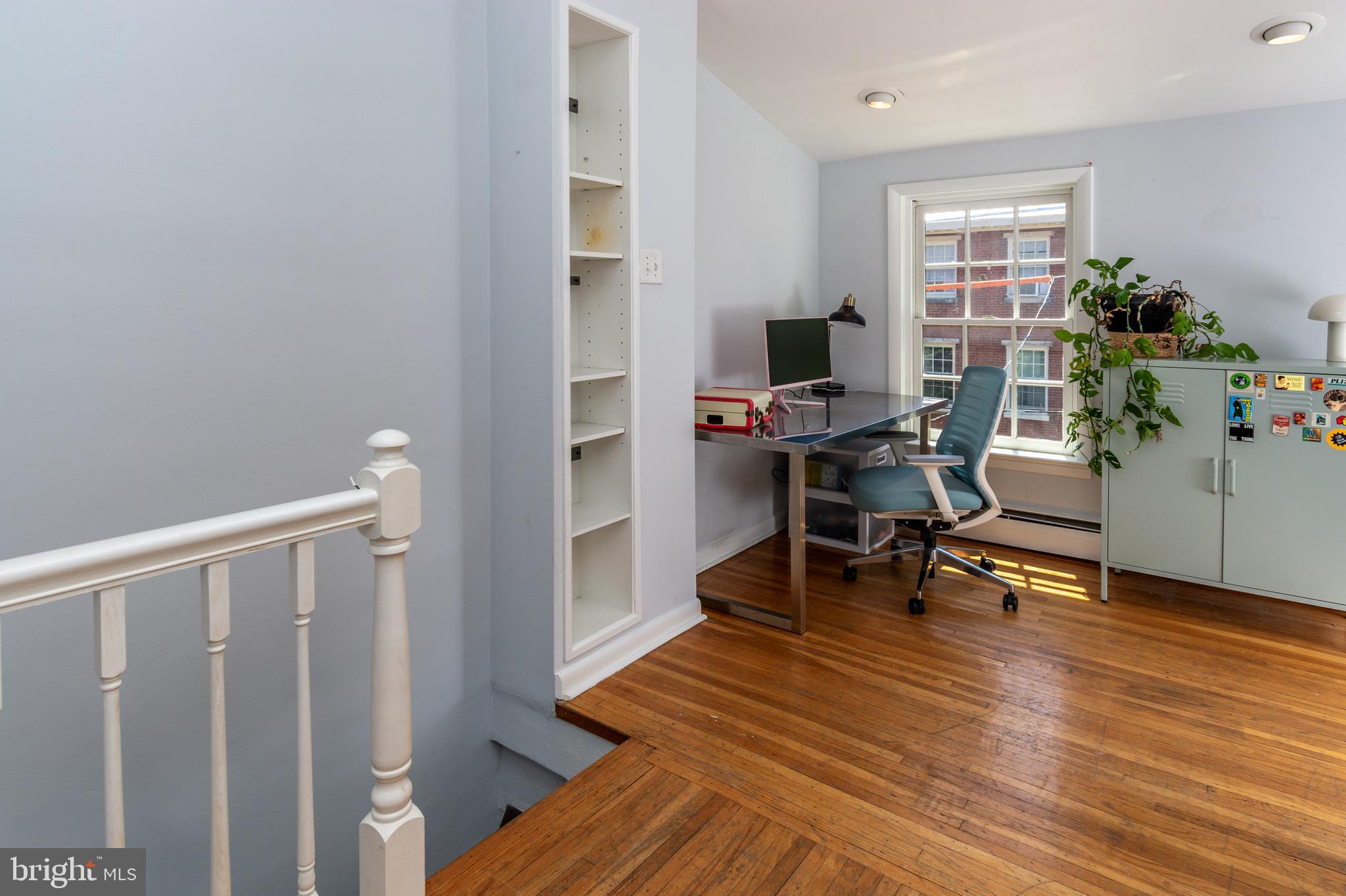 QUEEN VILLAGE - Residential