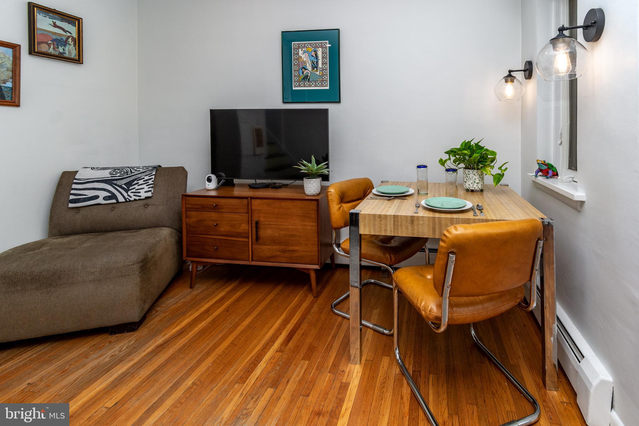 QUEEN VILLAGE - Residential